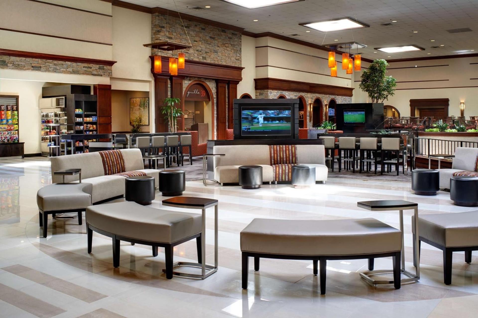 DoubleTree by Hilton Dearborn photo 8