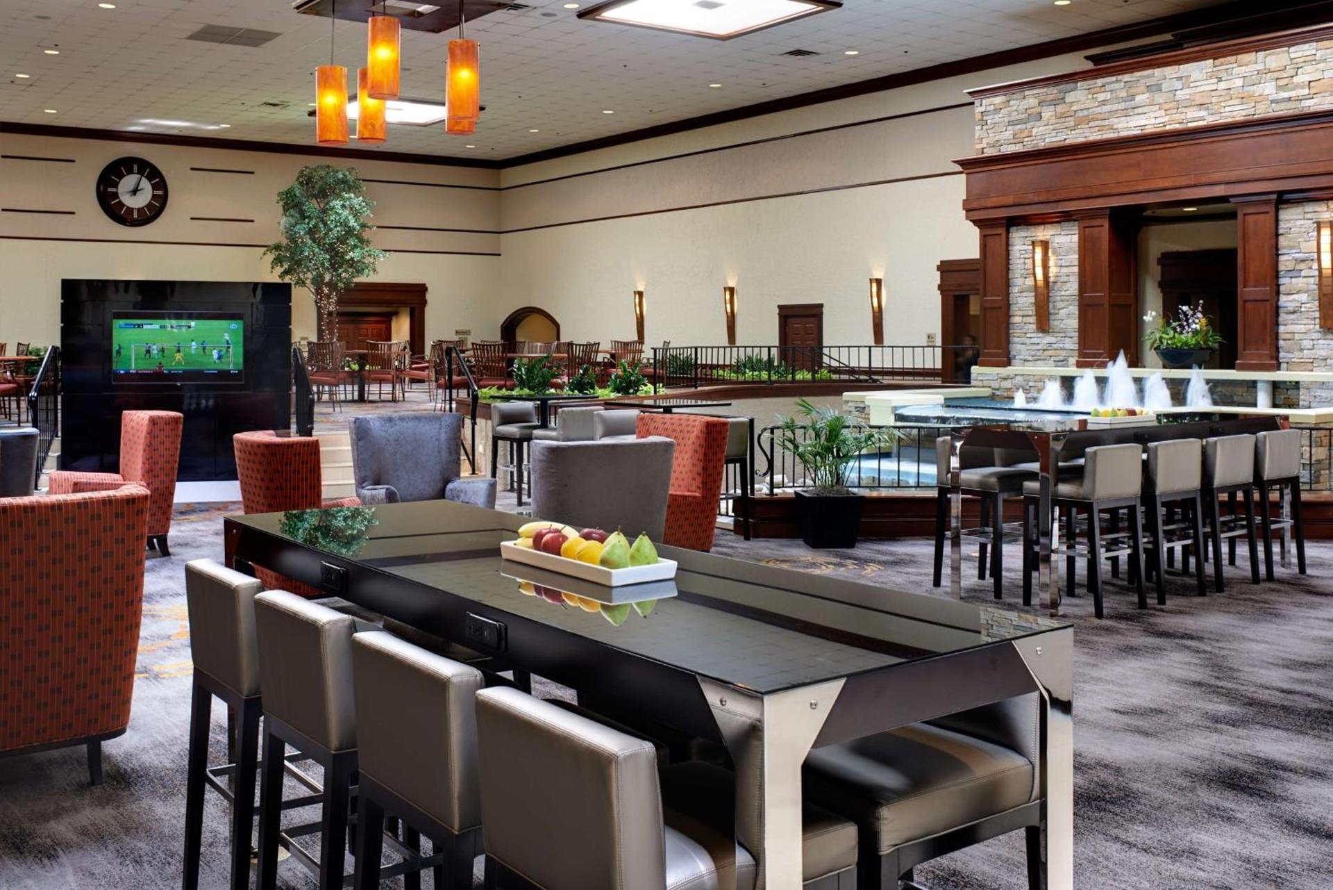 DoubleTree by Hilton Dearborn photo 9