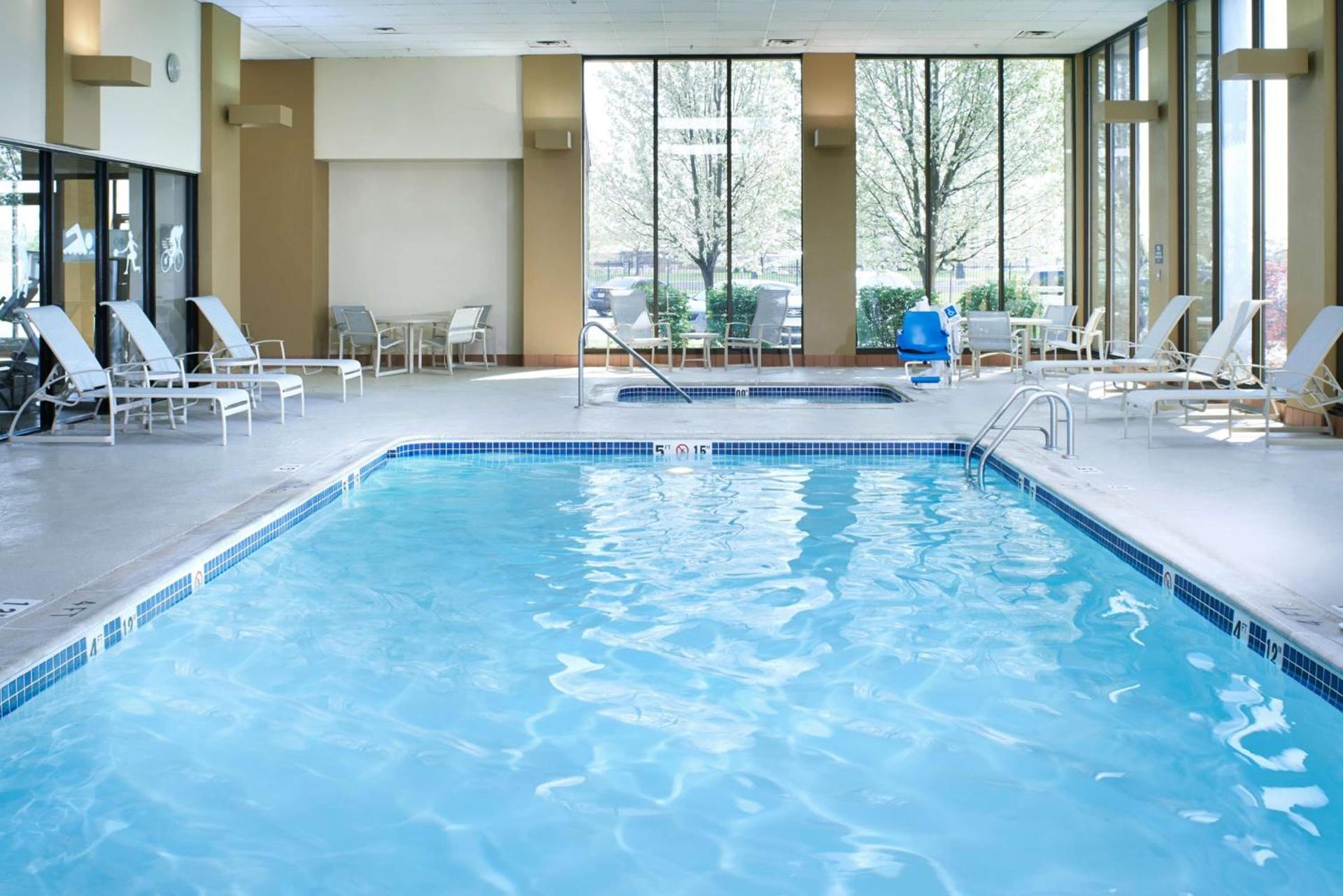DoubleTree by Hilton Dearborn photo 10