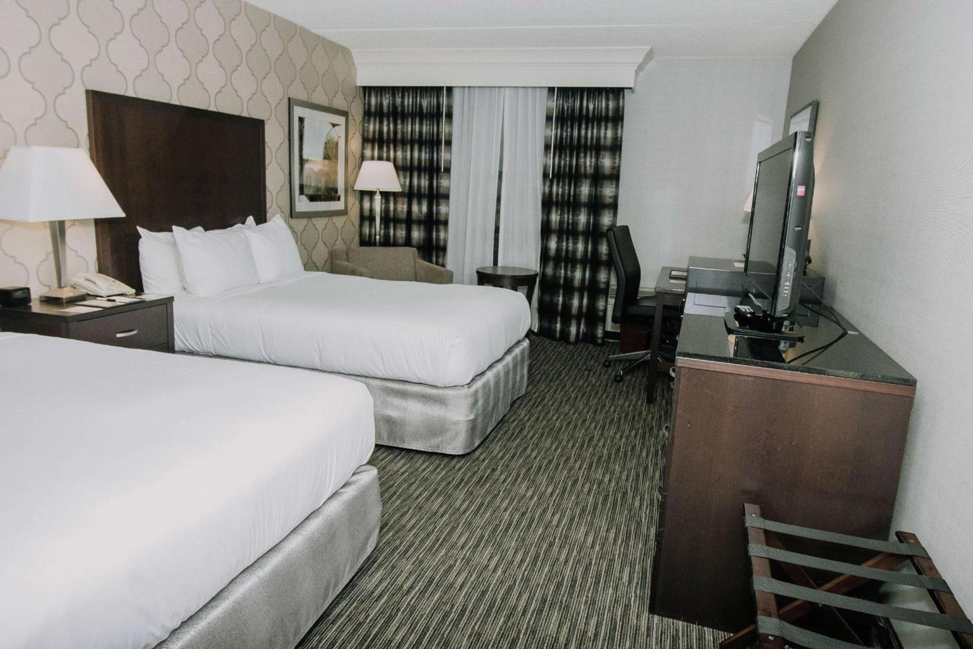 DoubleTree by Hilton Dearborn photo 15