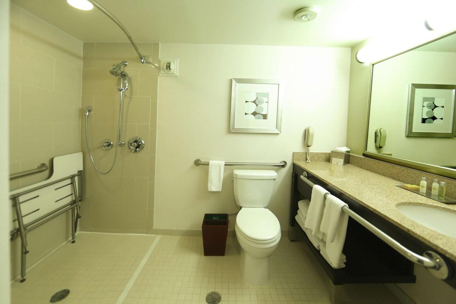 DoubleTree by Hilton Dearborn photo 19