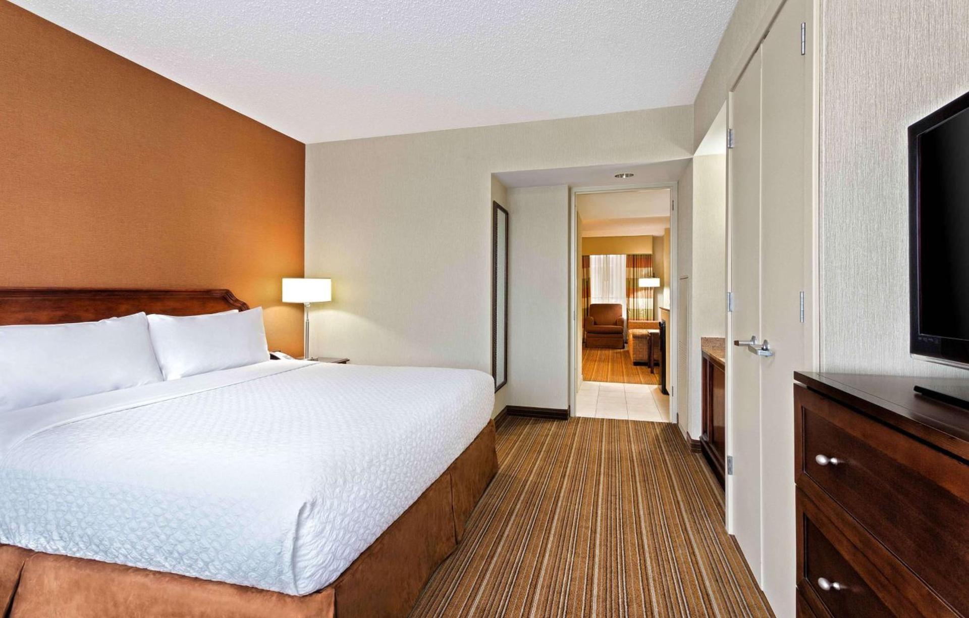 DoubleTree by Hilton Dearborn photo 20