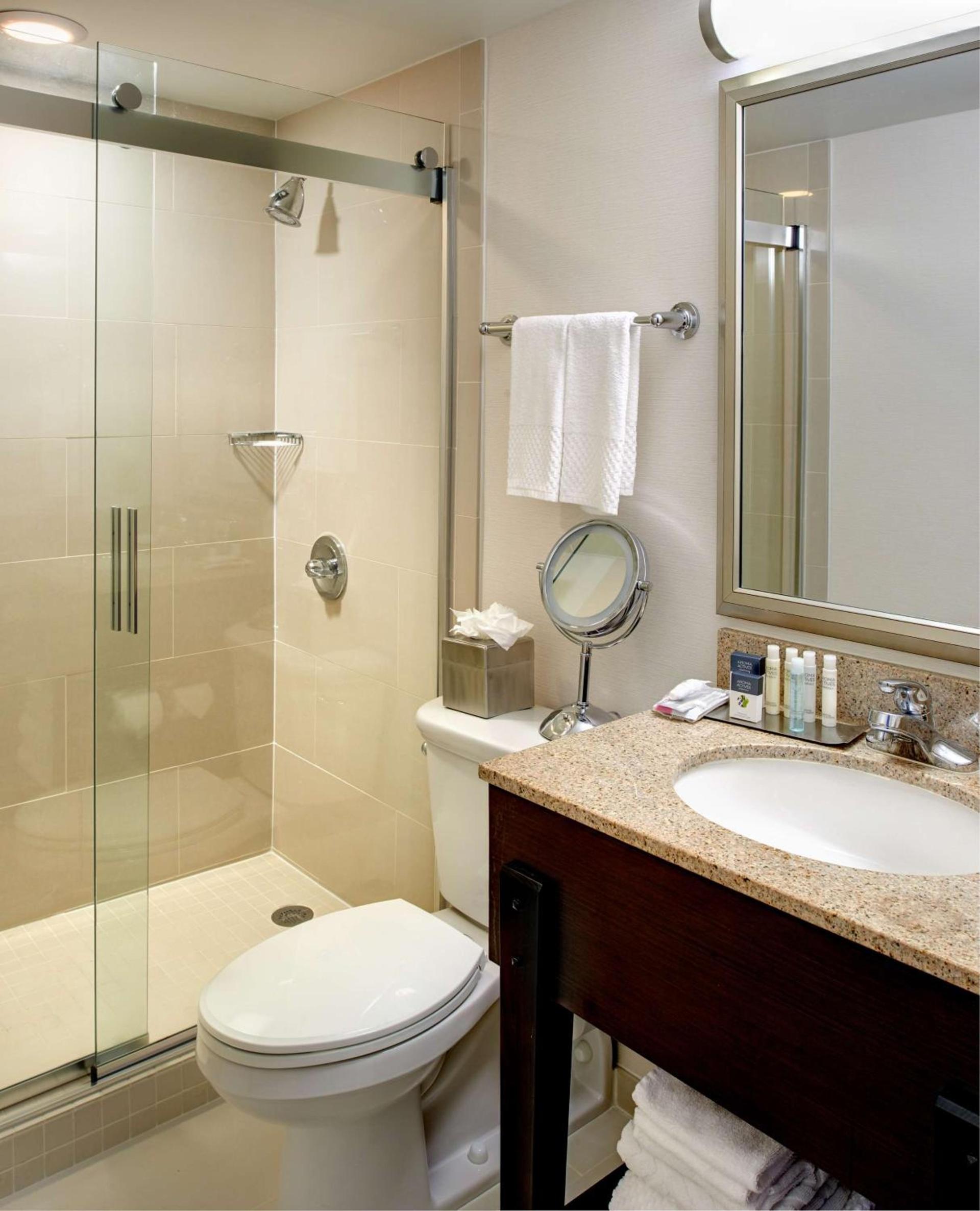 DoubleTree by Hilton Dearborn photo 23