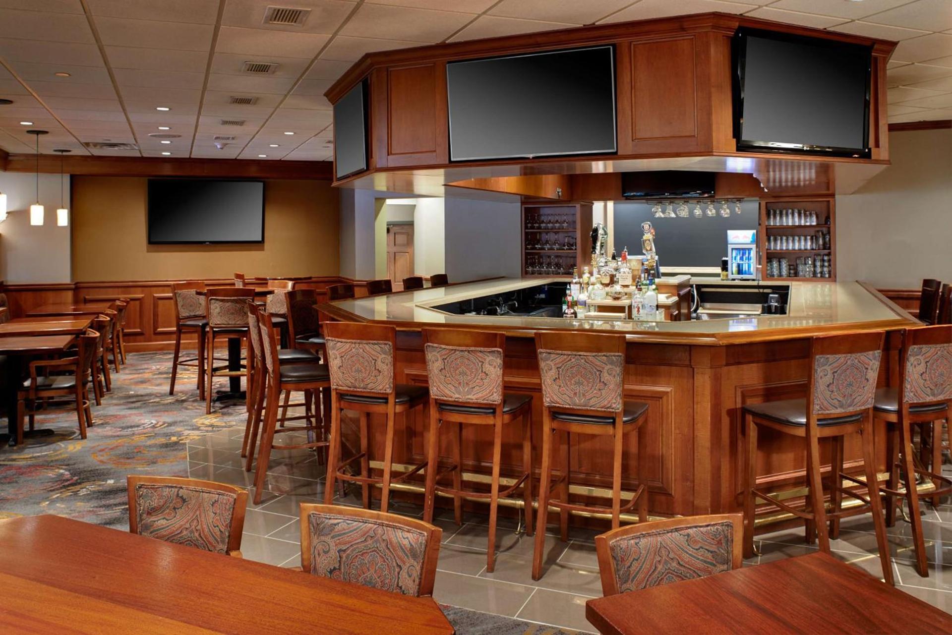 DoubleTree by Hilton Dearborn photo 36
