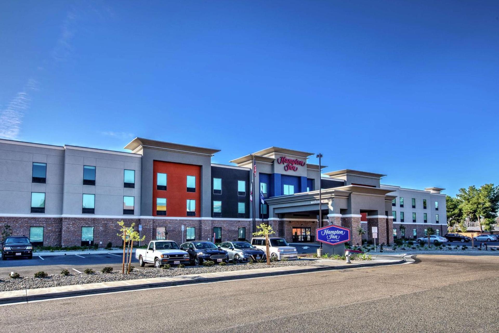 Hampton Inn Fresno Airport photo 2