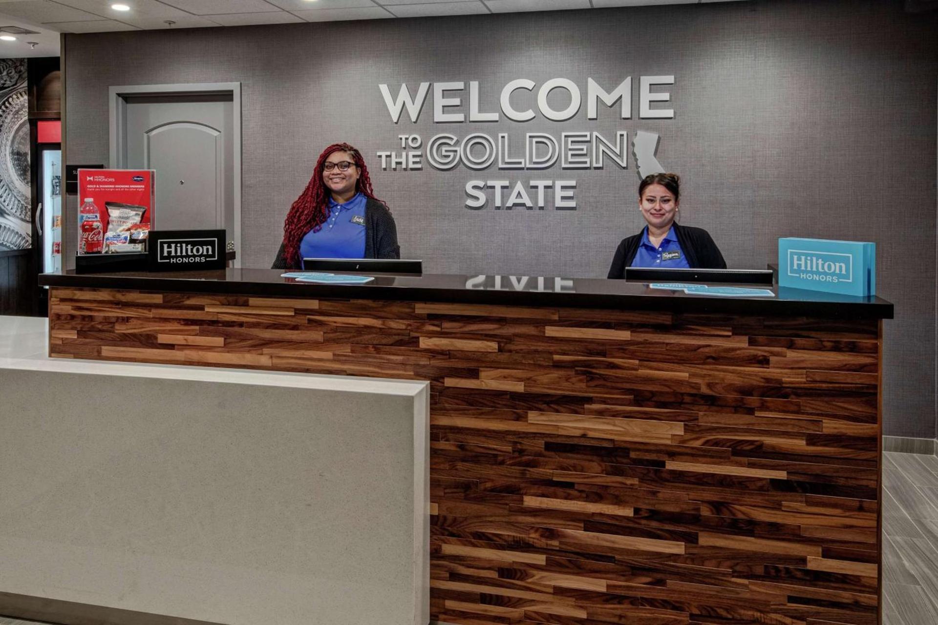 Hampton Inn Fresno Airport photo 4