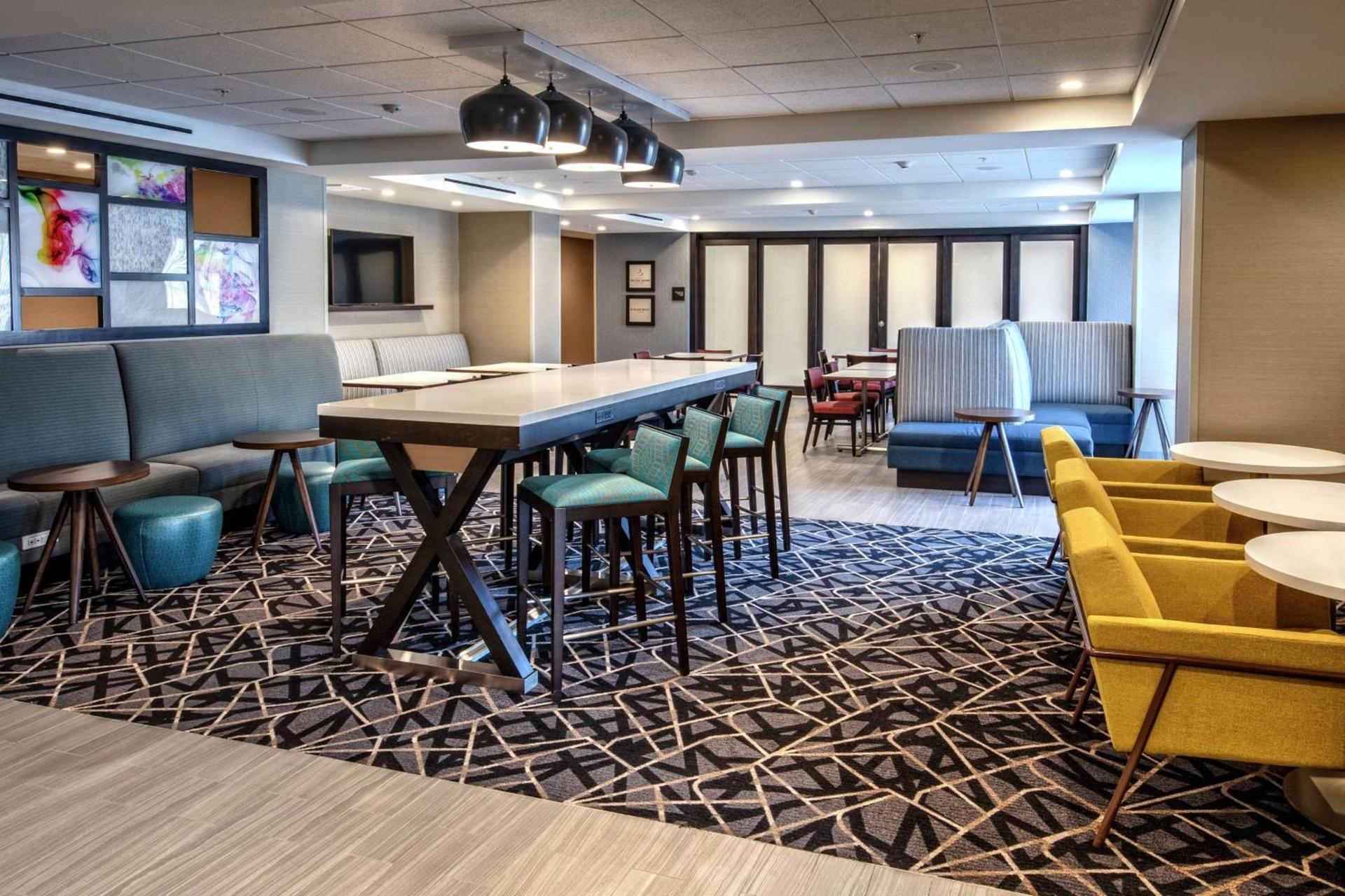 Hampton Inn Fresno Airport photo 5