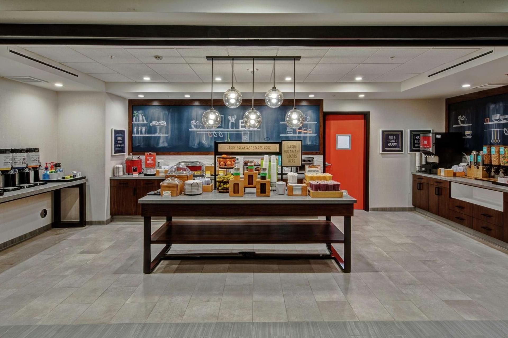 Hampton Inn Fresno Airport photo 9