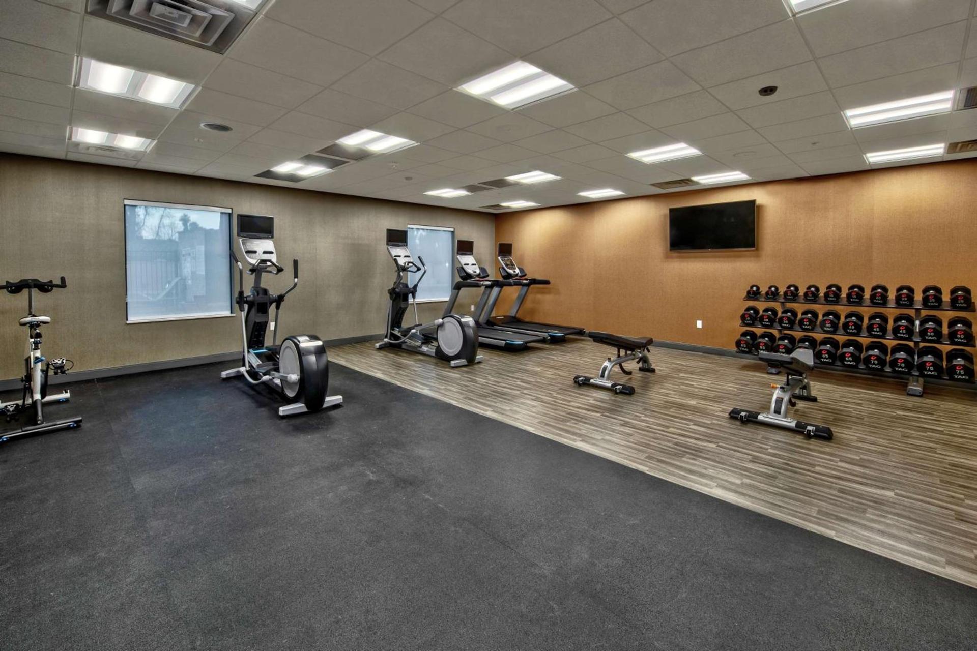 Hampton Inn Fresno Airport photo 11