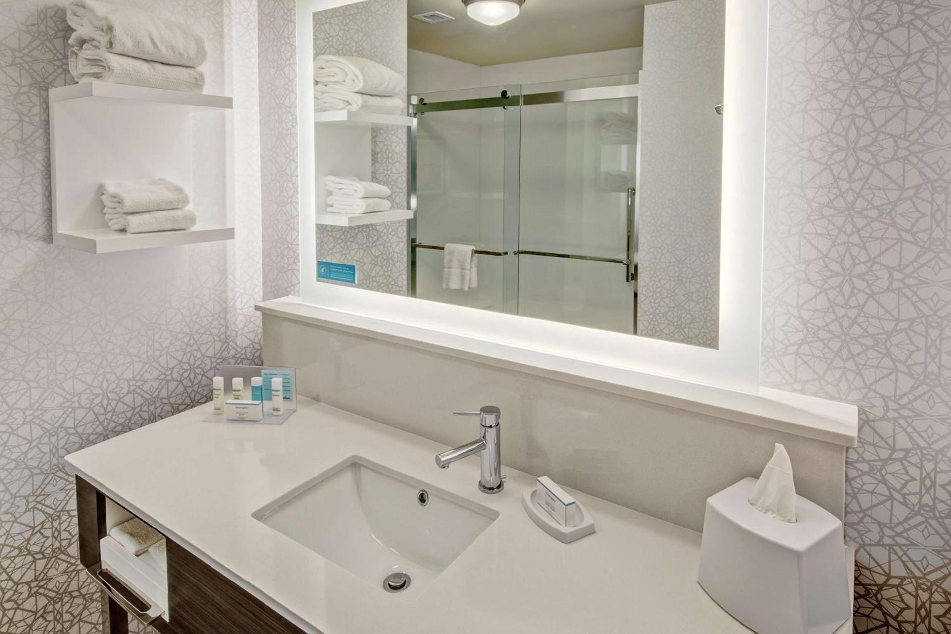 Hampton Inn Fresno Airport photo 23