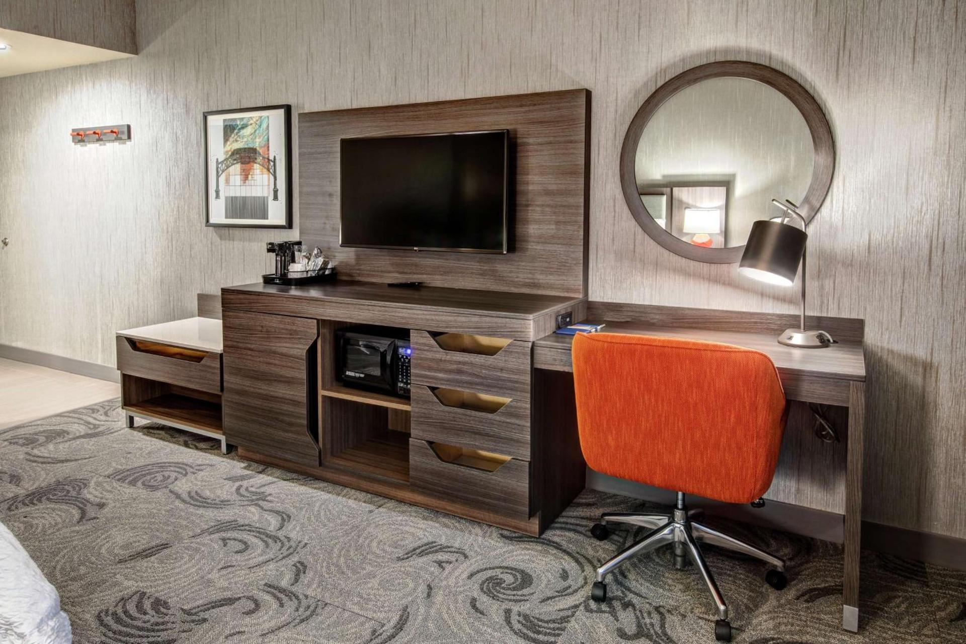 Hampton Inn Fresno Airport photo 25