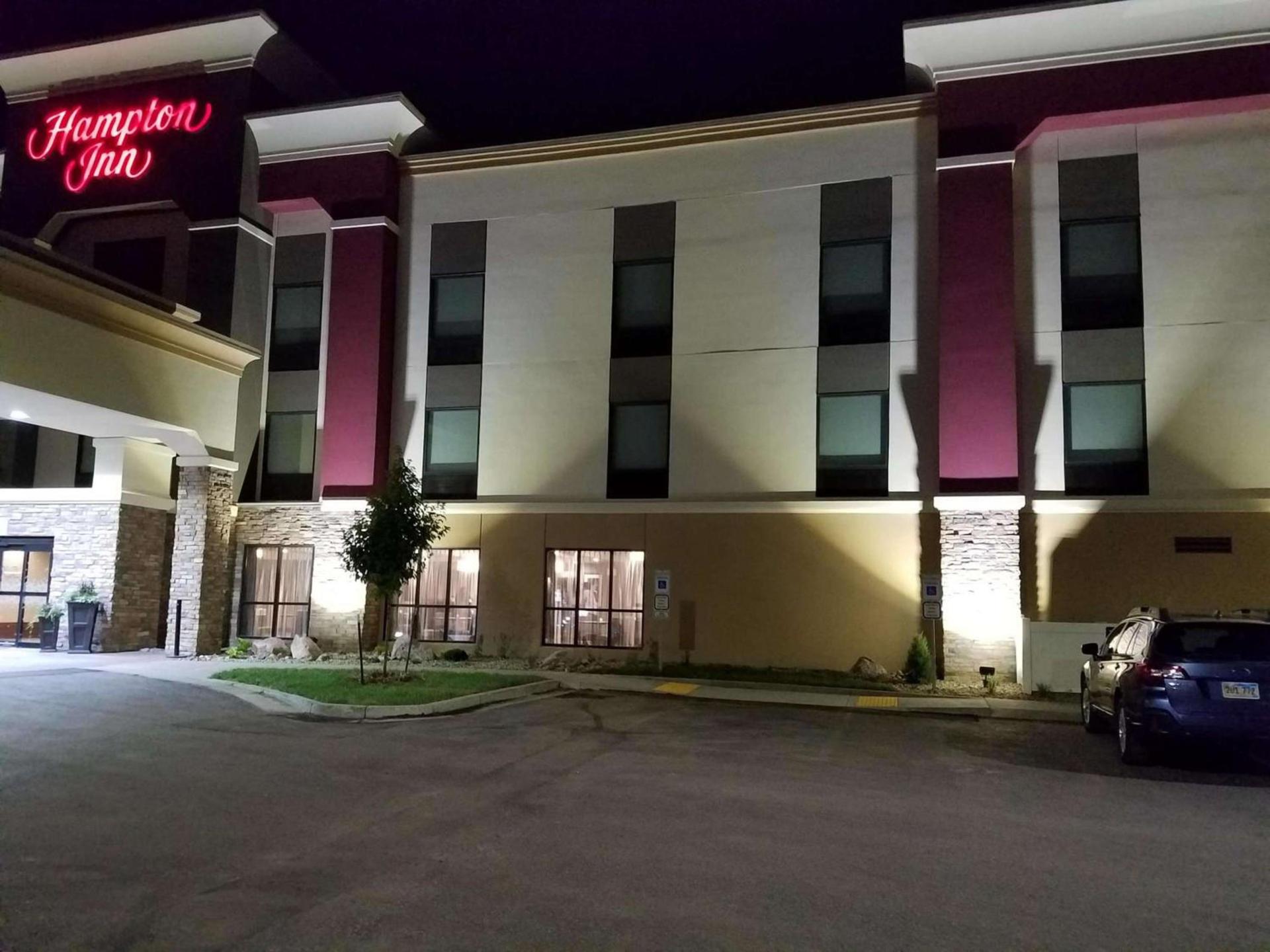 Hampton Inn Bismarck photo 3