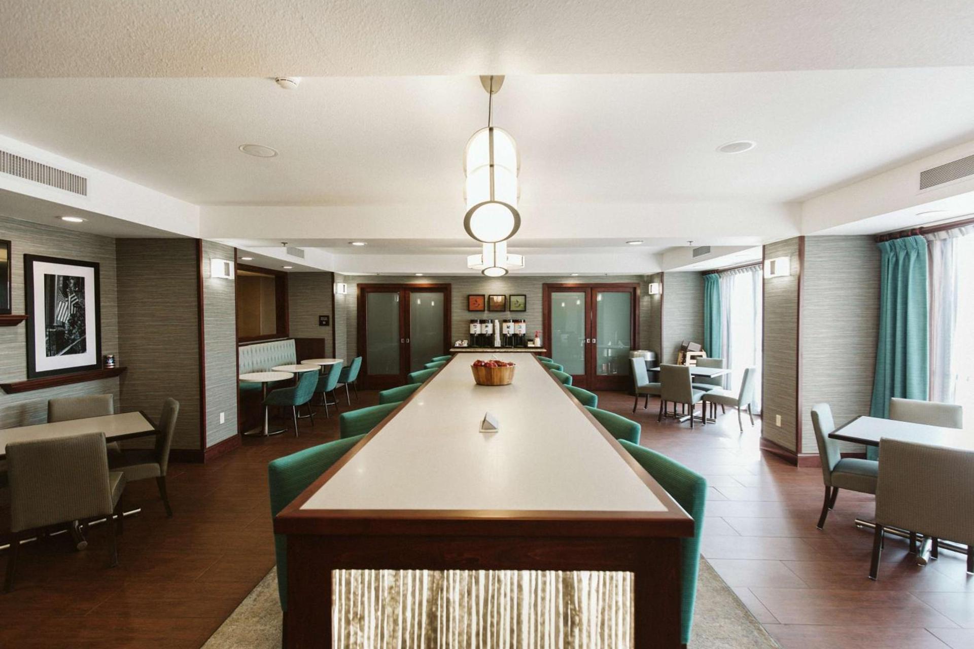 Hampton Inn Bismarck photo 12