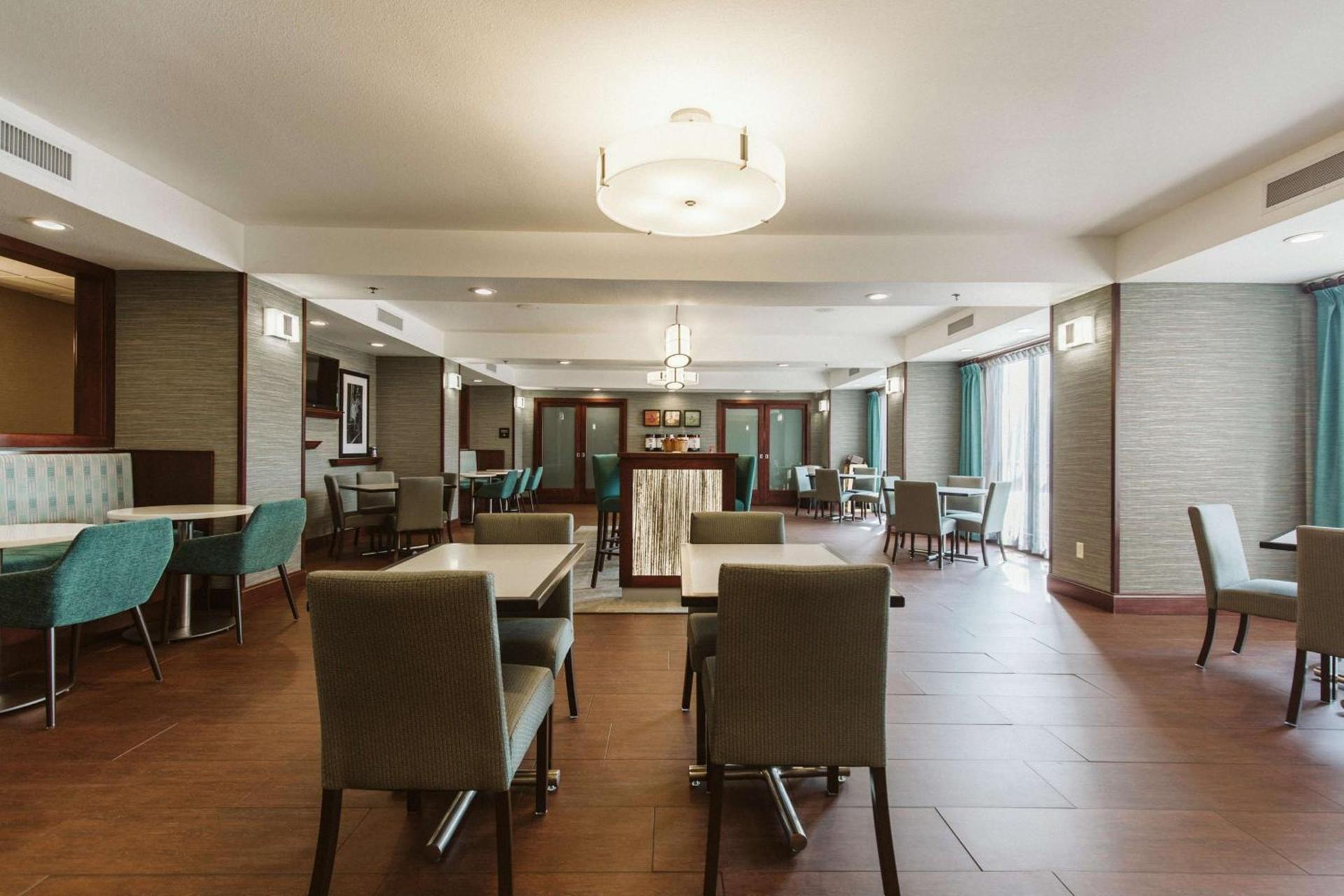 Hampton Inn Bismarck photo 14