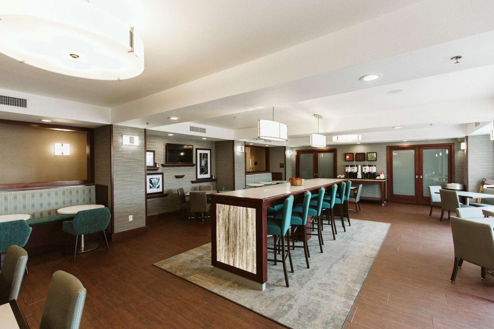 Hampton Inn Bismarck photo 15