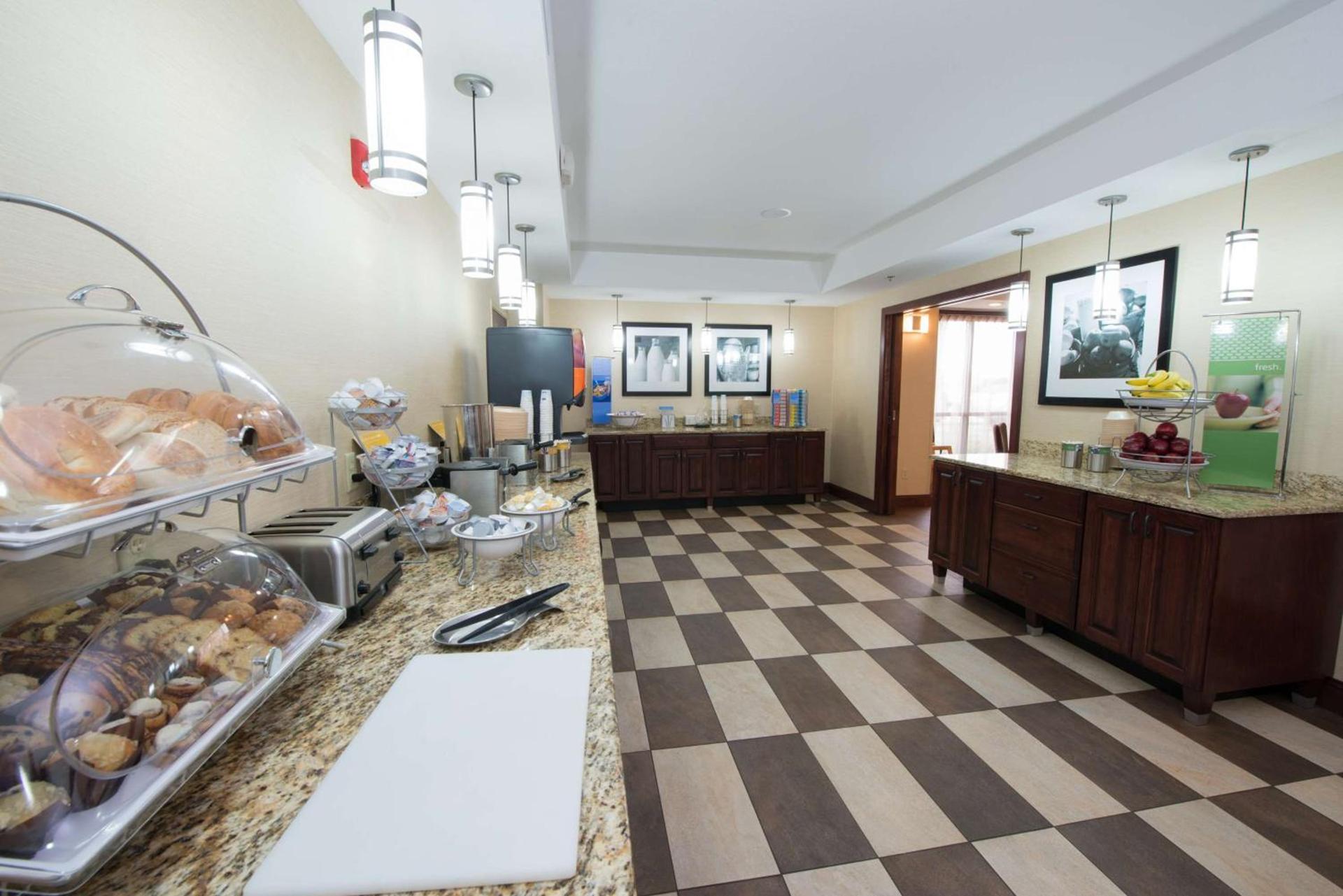 Hampton Inn Bismarck photo 16