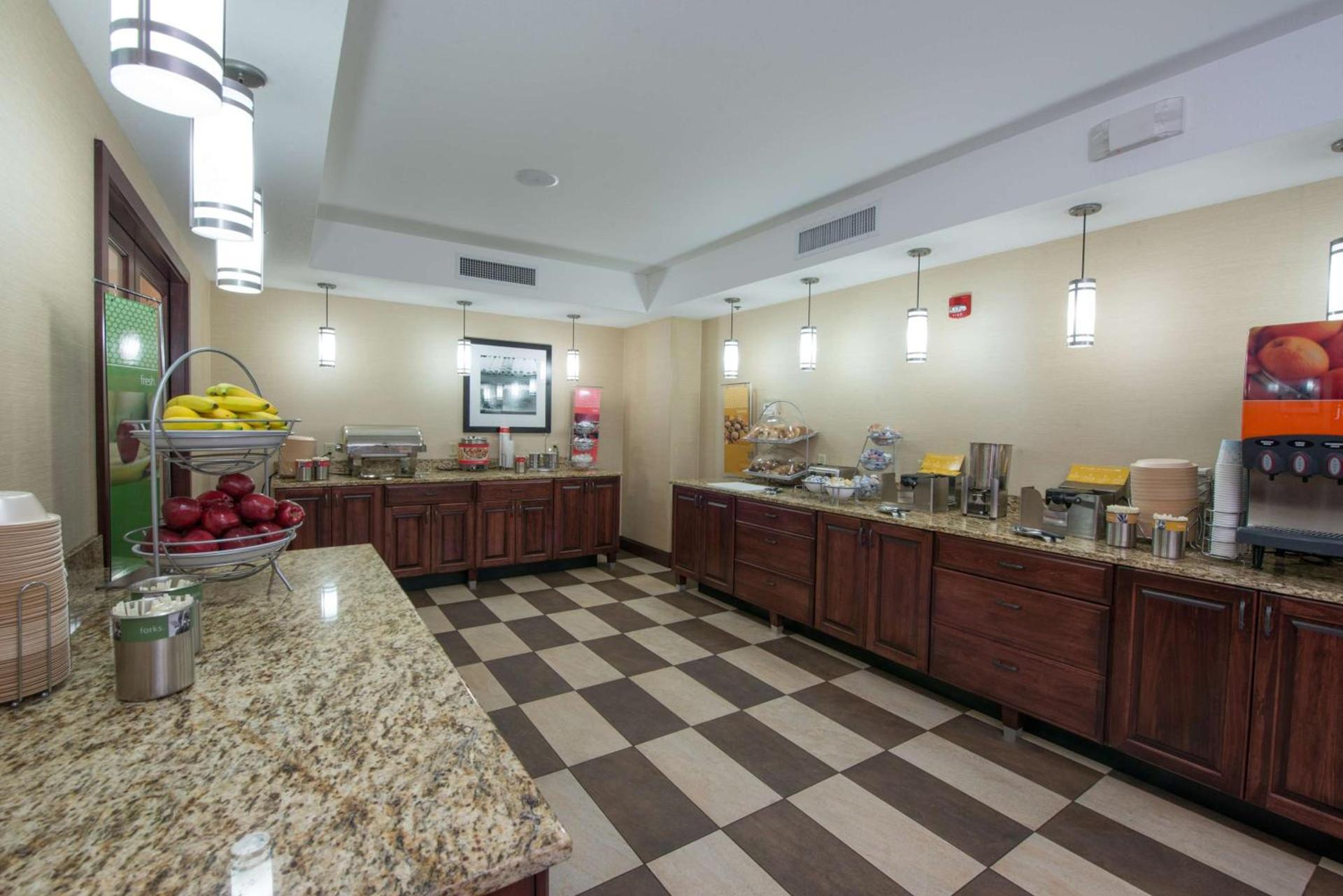 Hampton Inn Bismarck photo 17