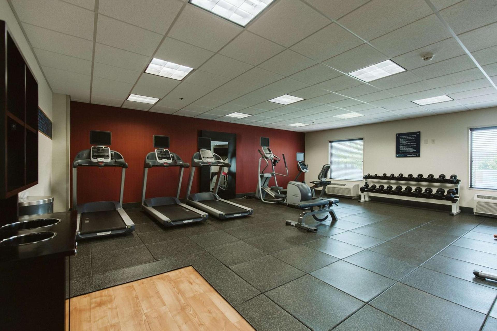 Hampton Inn Bismarck photo 18