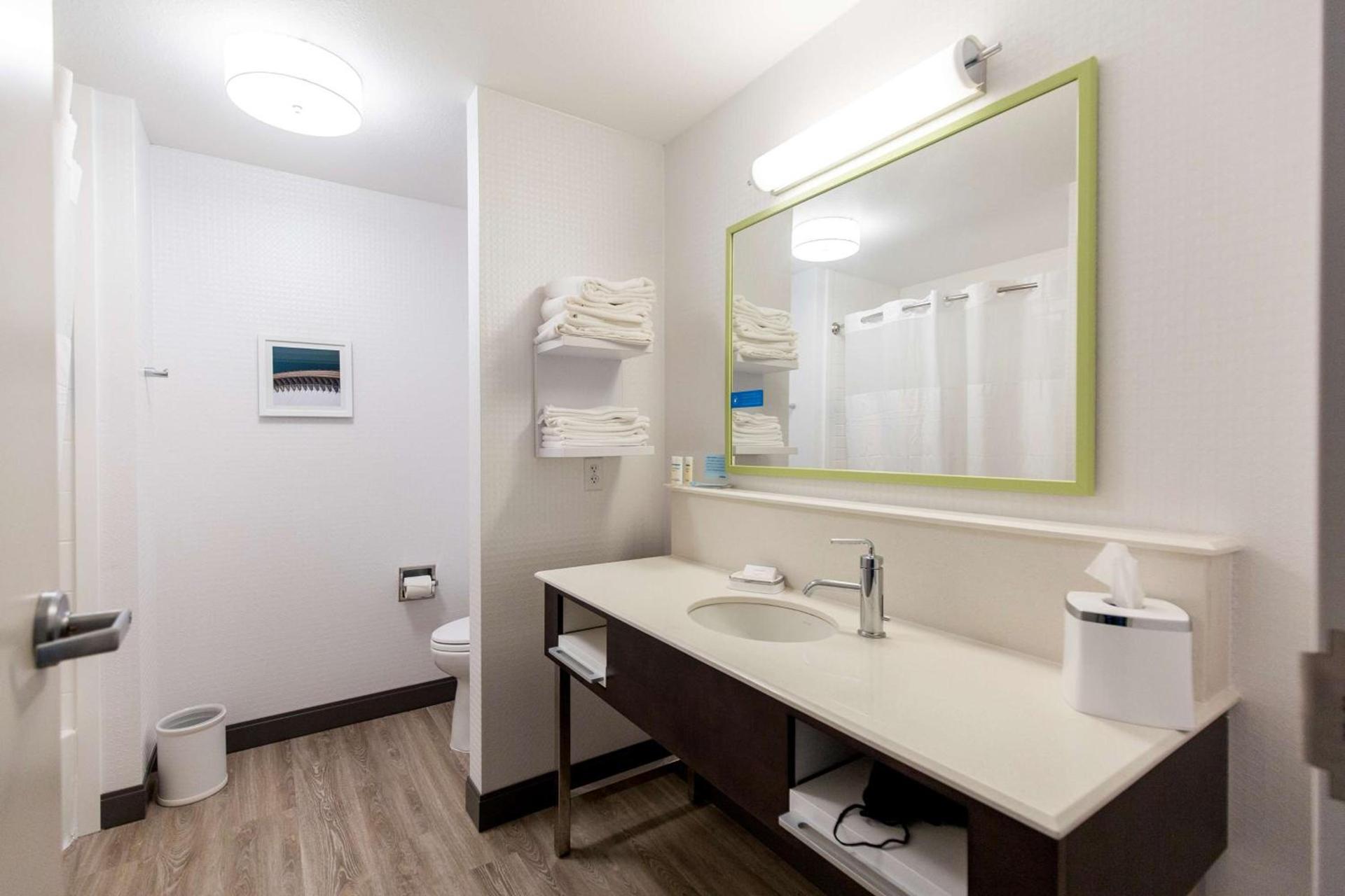 Hampton Inn Bismarck photo 24