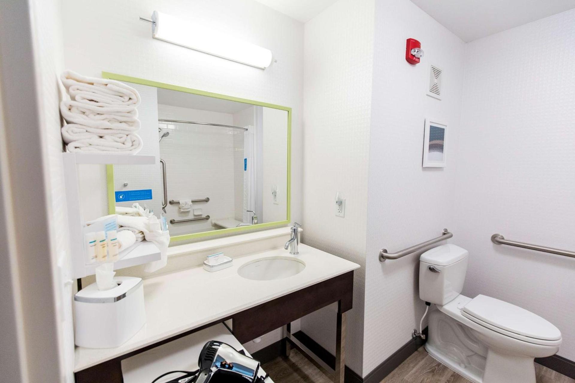 Hampton Inn Bismarck photo 31