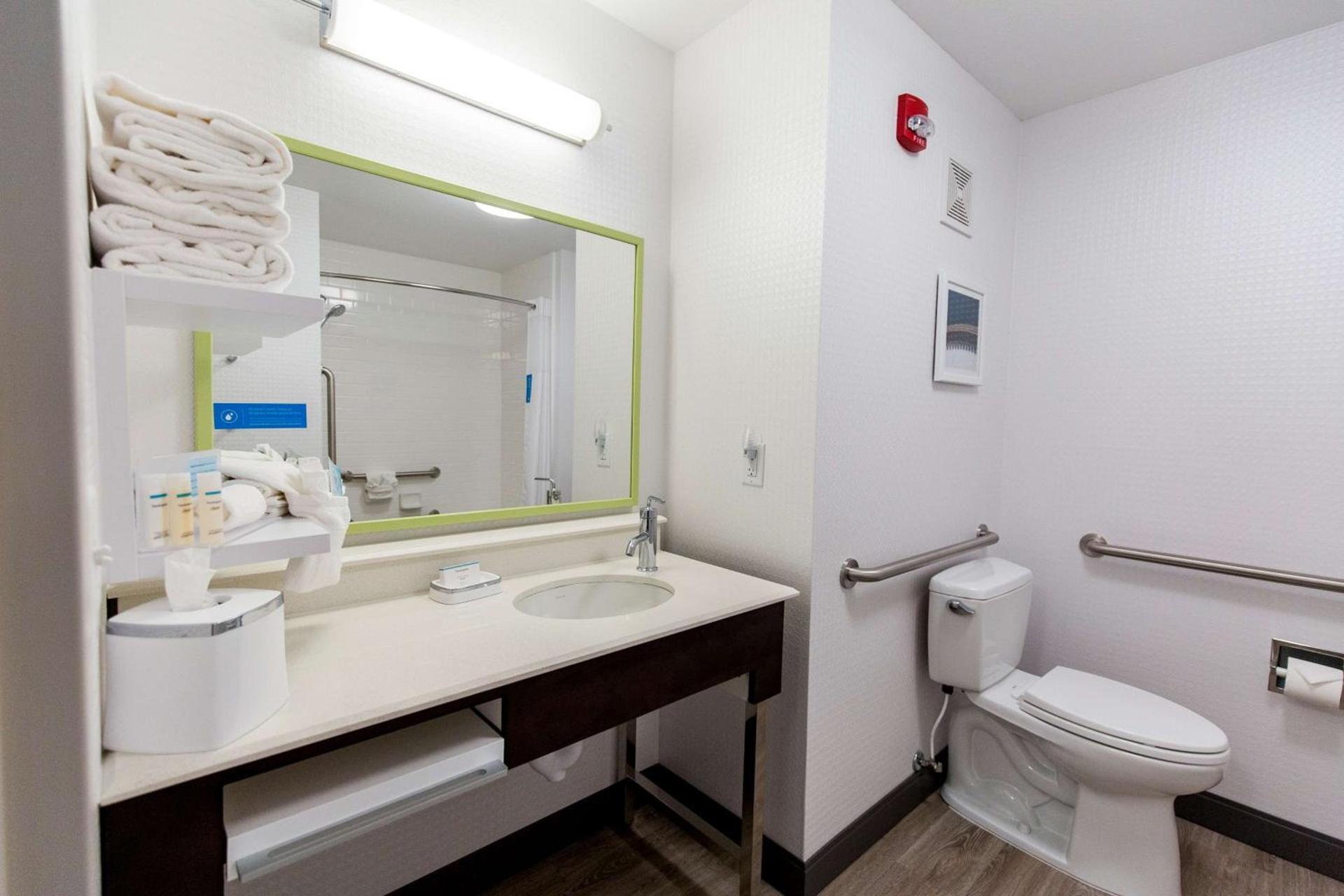Hampton Inn Bismarck photo 35