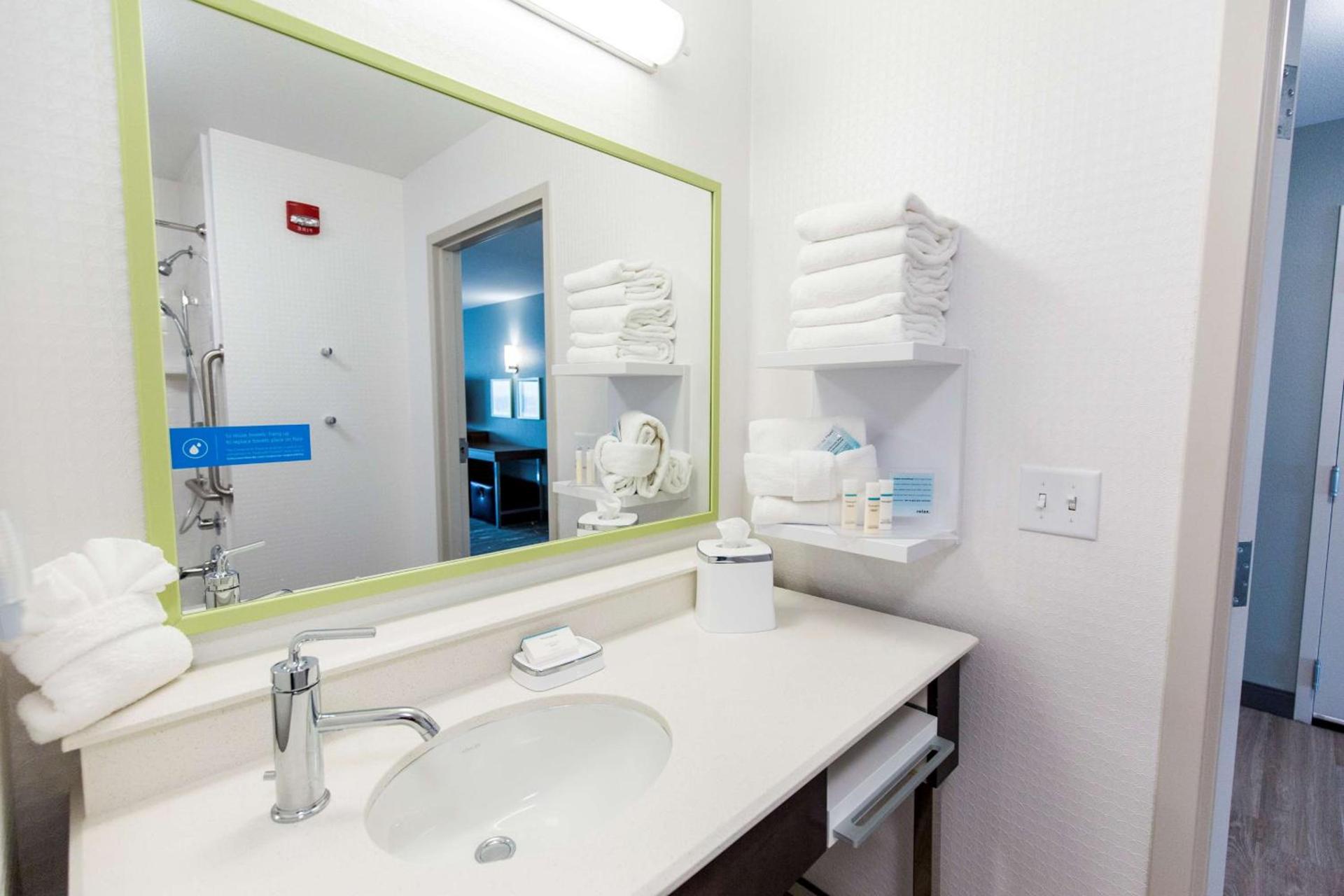 Hampton Inn Bismarck photo 37