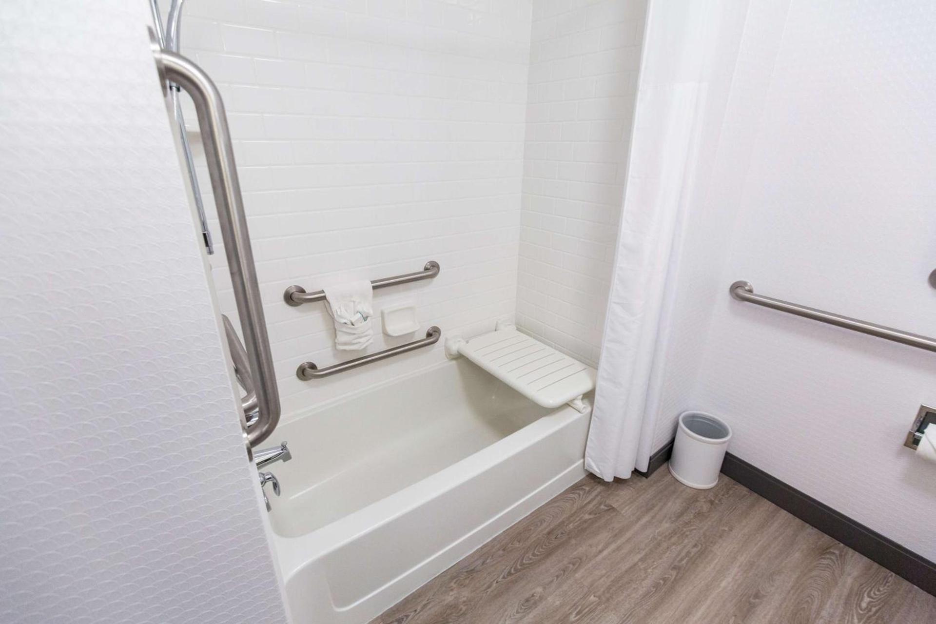 Hampton Inn Bismarck photo 38