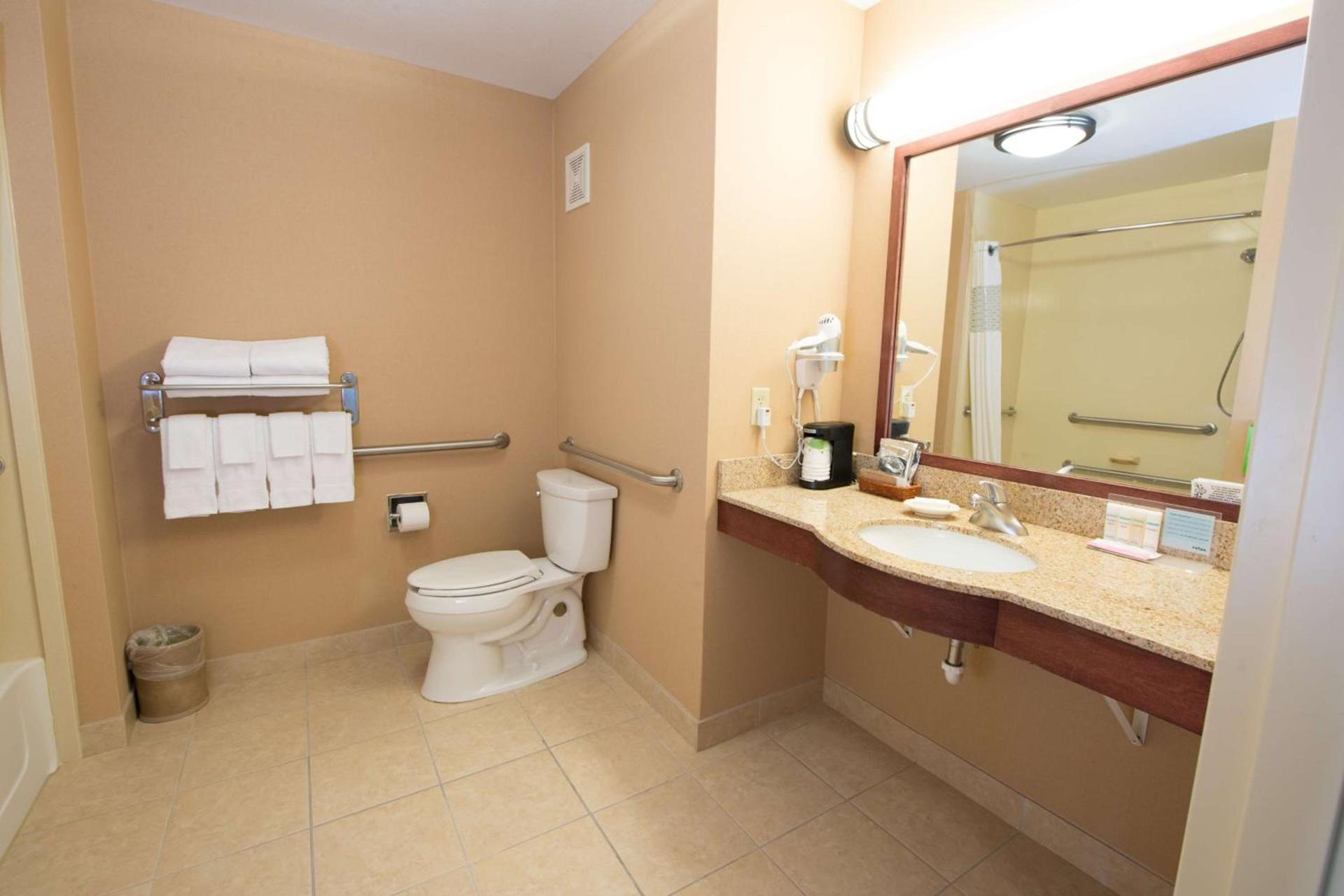 Hampton Inn Bismarck photo 45
