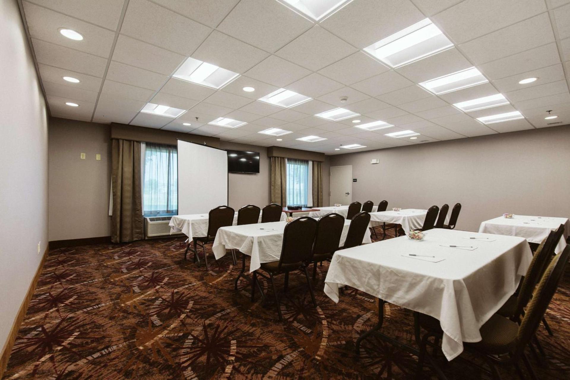 Hampton Inn Bismarck photo 47