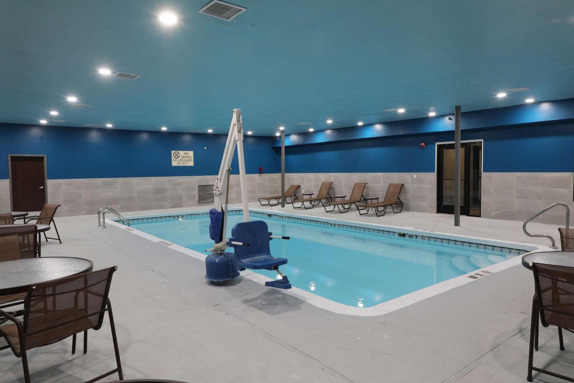 Hampton Inn Hutchinson photo 3