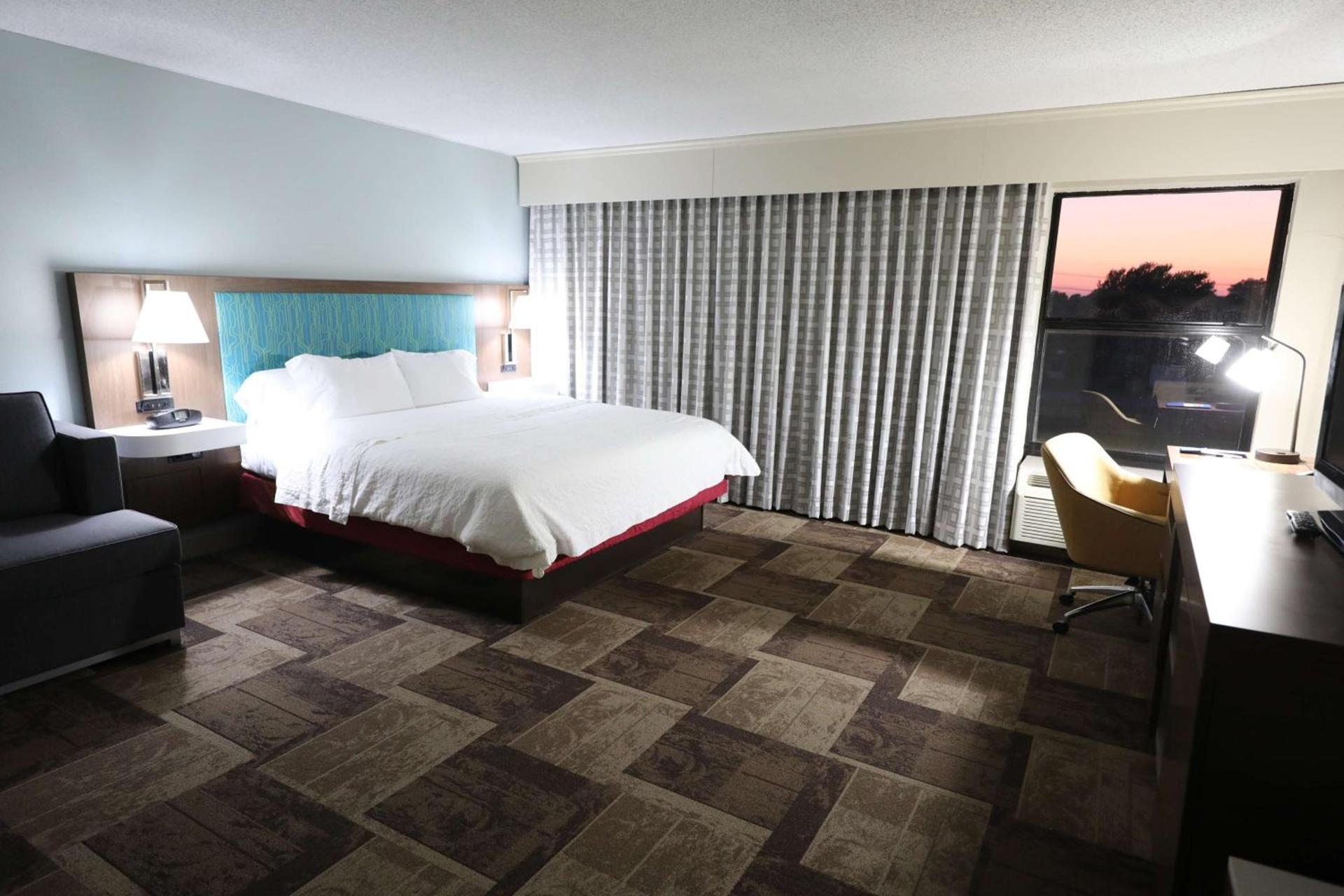 Hampton Inn Hutchinson photo 15