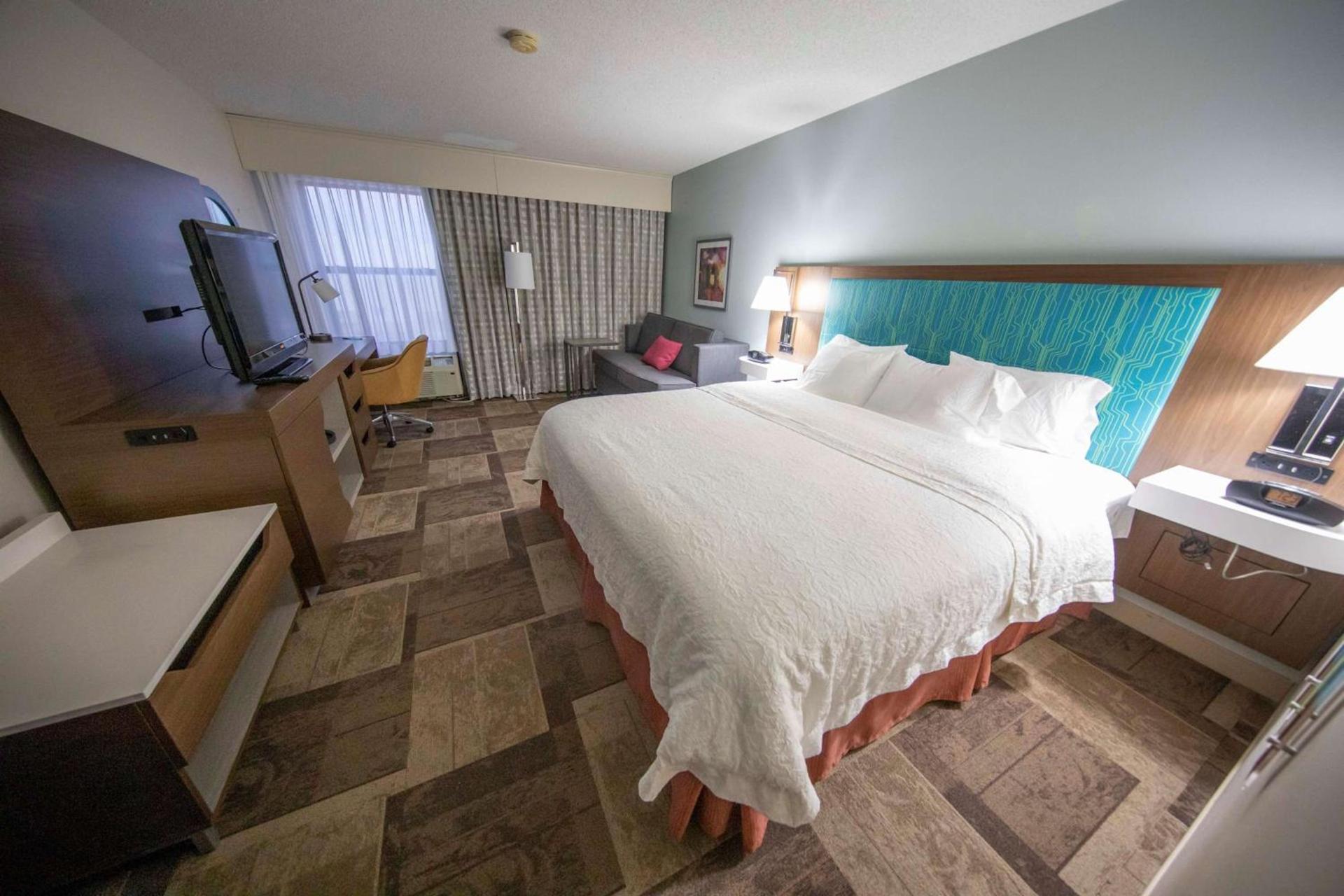 Hampton Inn Hutchinson photo 16
