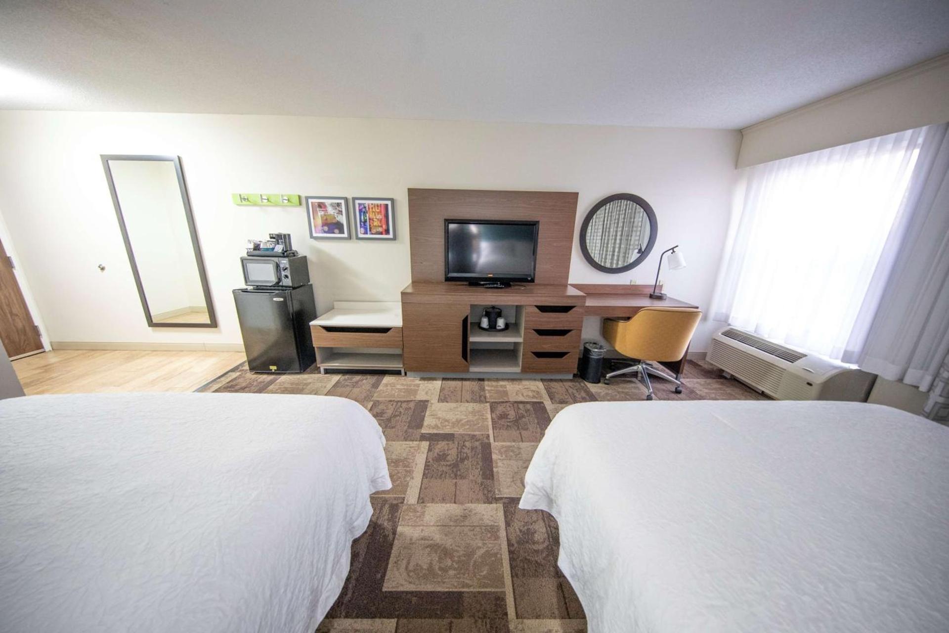 Hampton Inn Hutchinson photo 17