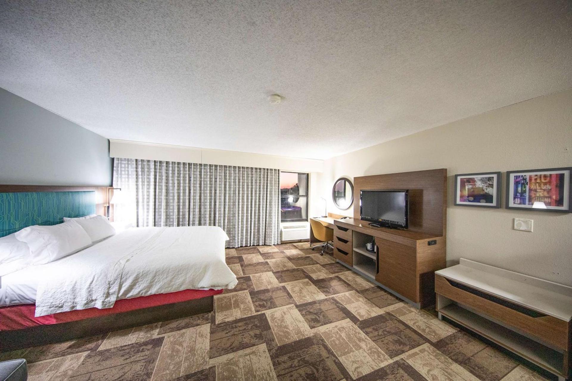 Hampton Inn Hutchinson photo 20