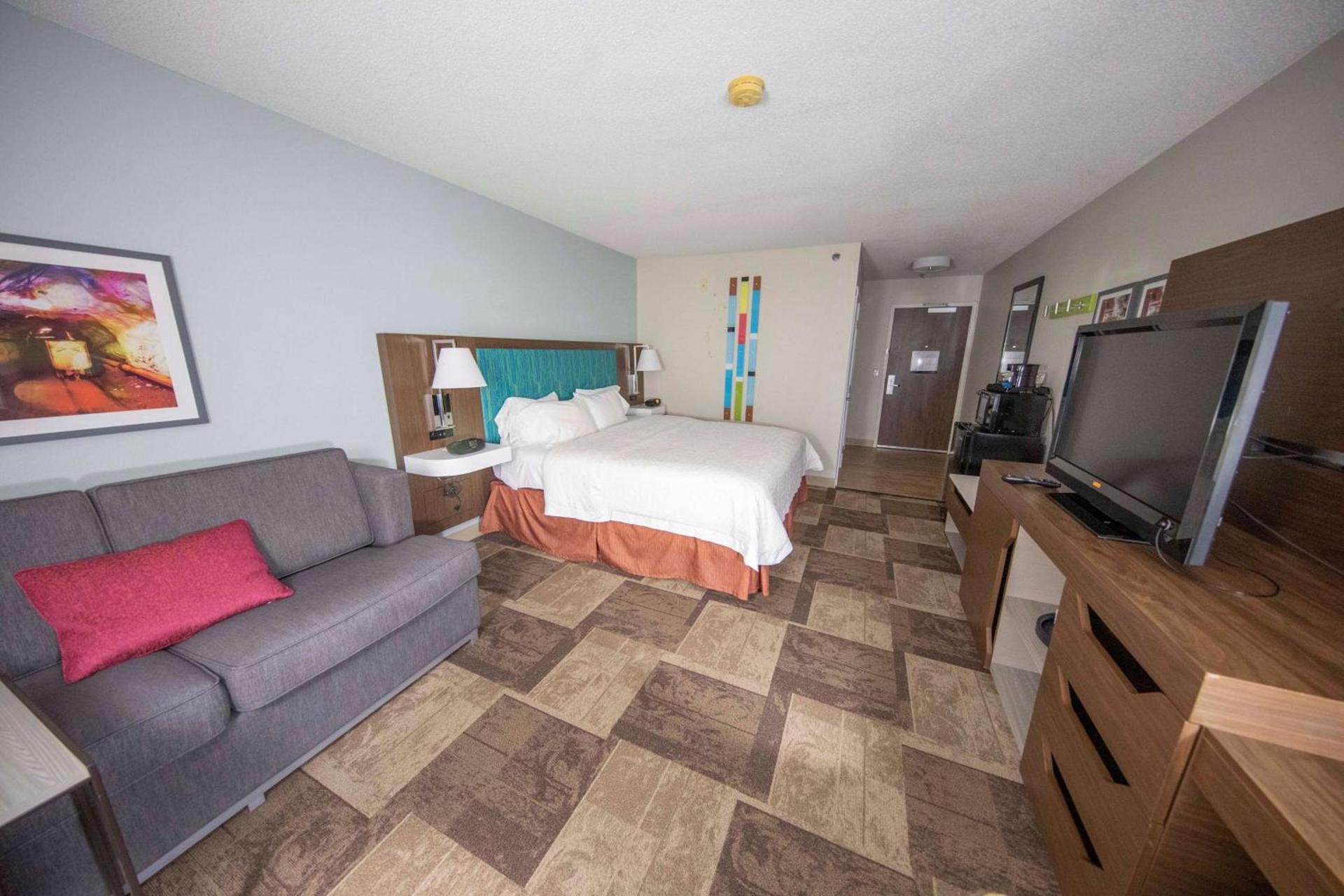 Hampton Inn Hutchinson photo 26