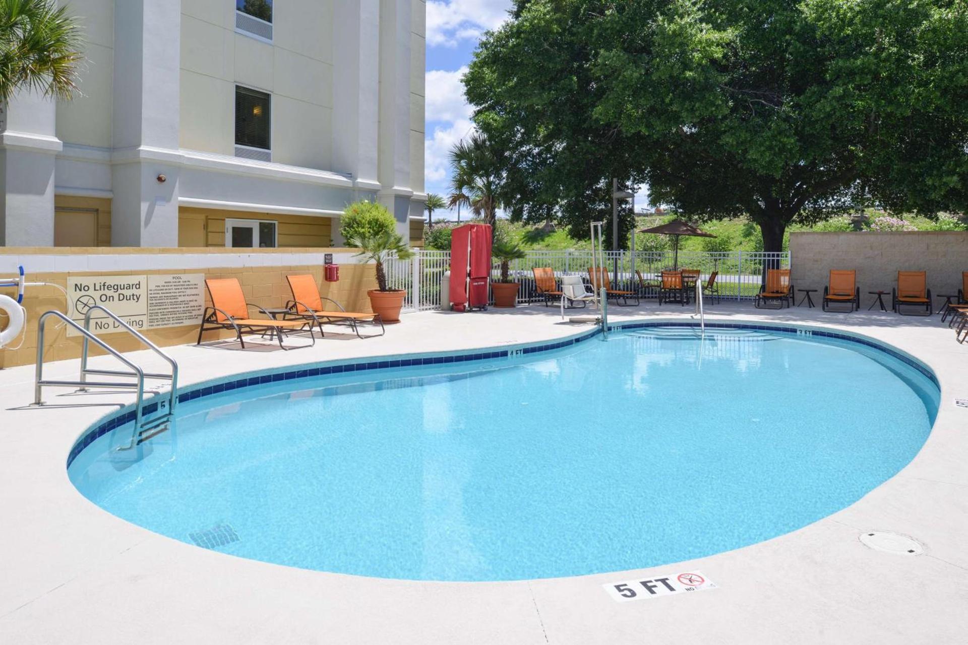 Hampton Inn & Suites - Ocala photo 9