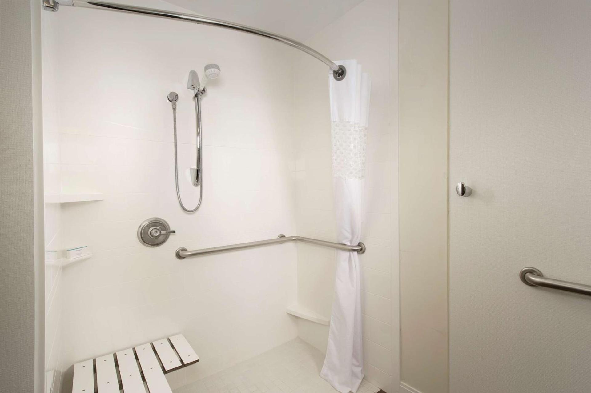 Hampton Inn Rochester Greece photo 20