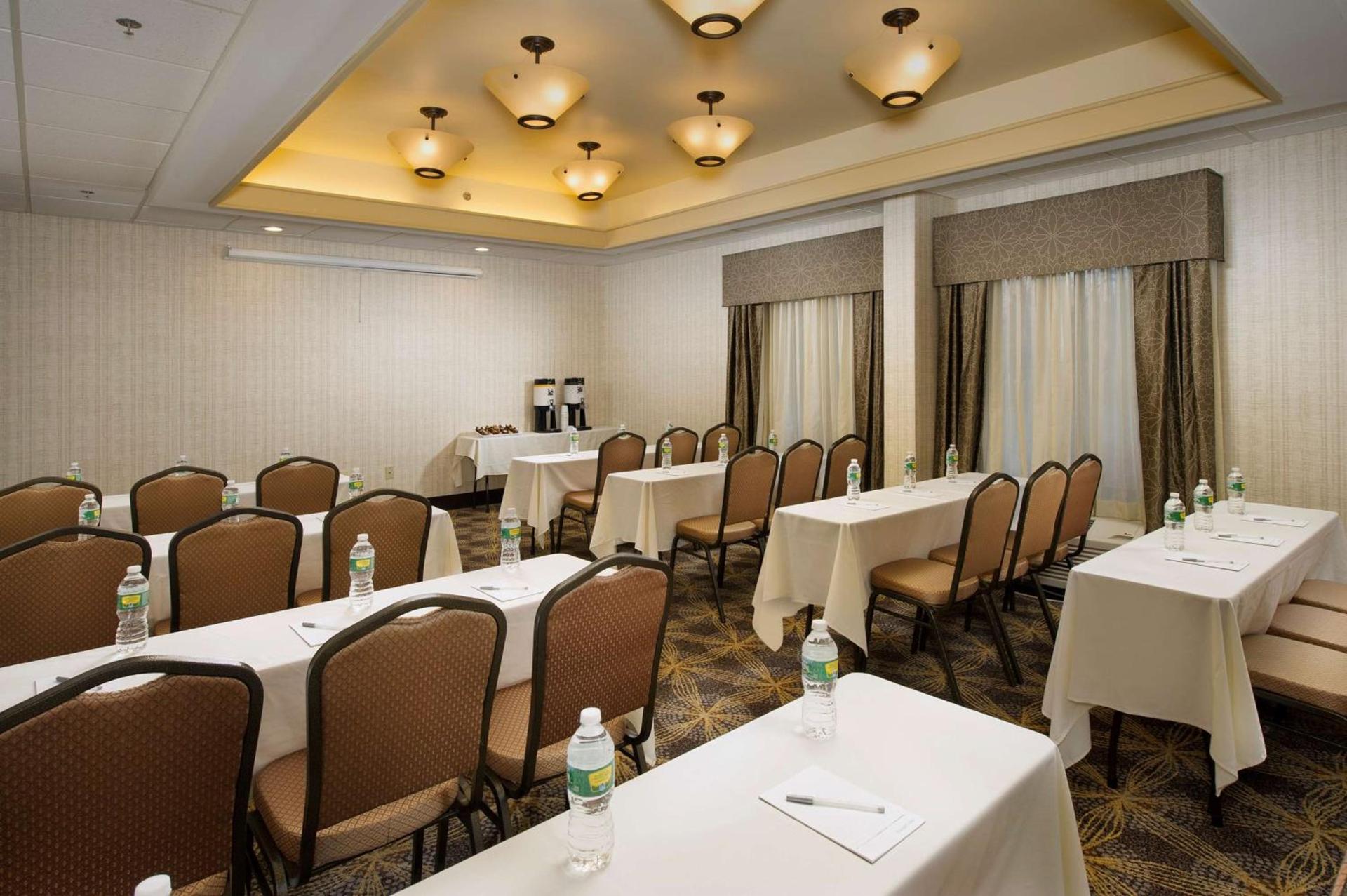 Hampton Inn Rochester Greece photo 21