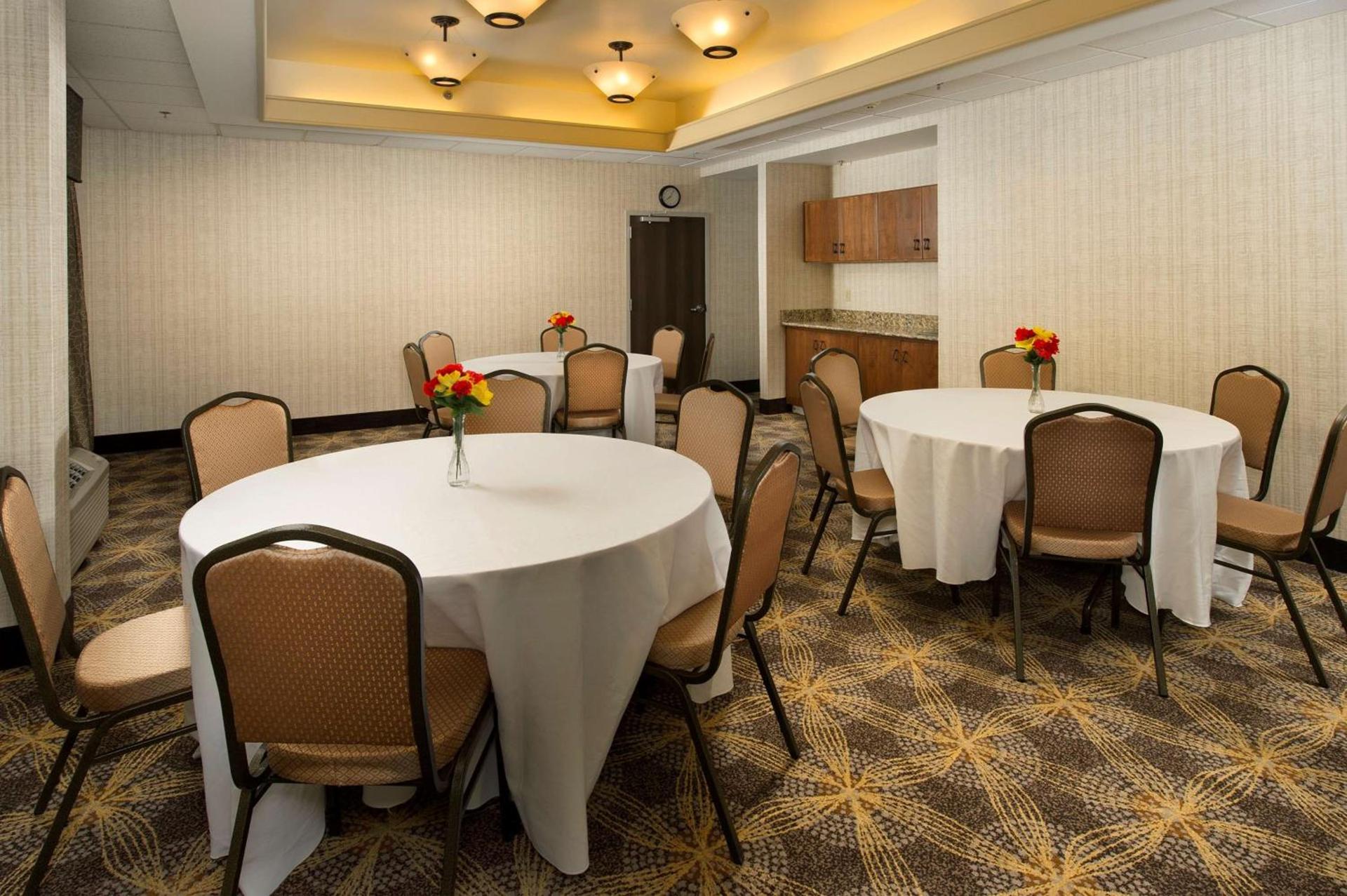 Hampton Inn Rochester Greece photo 22