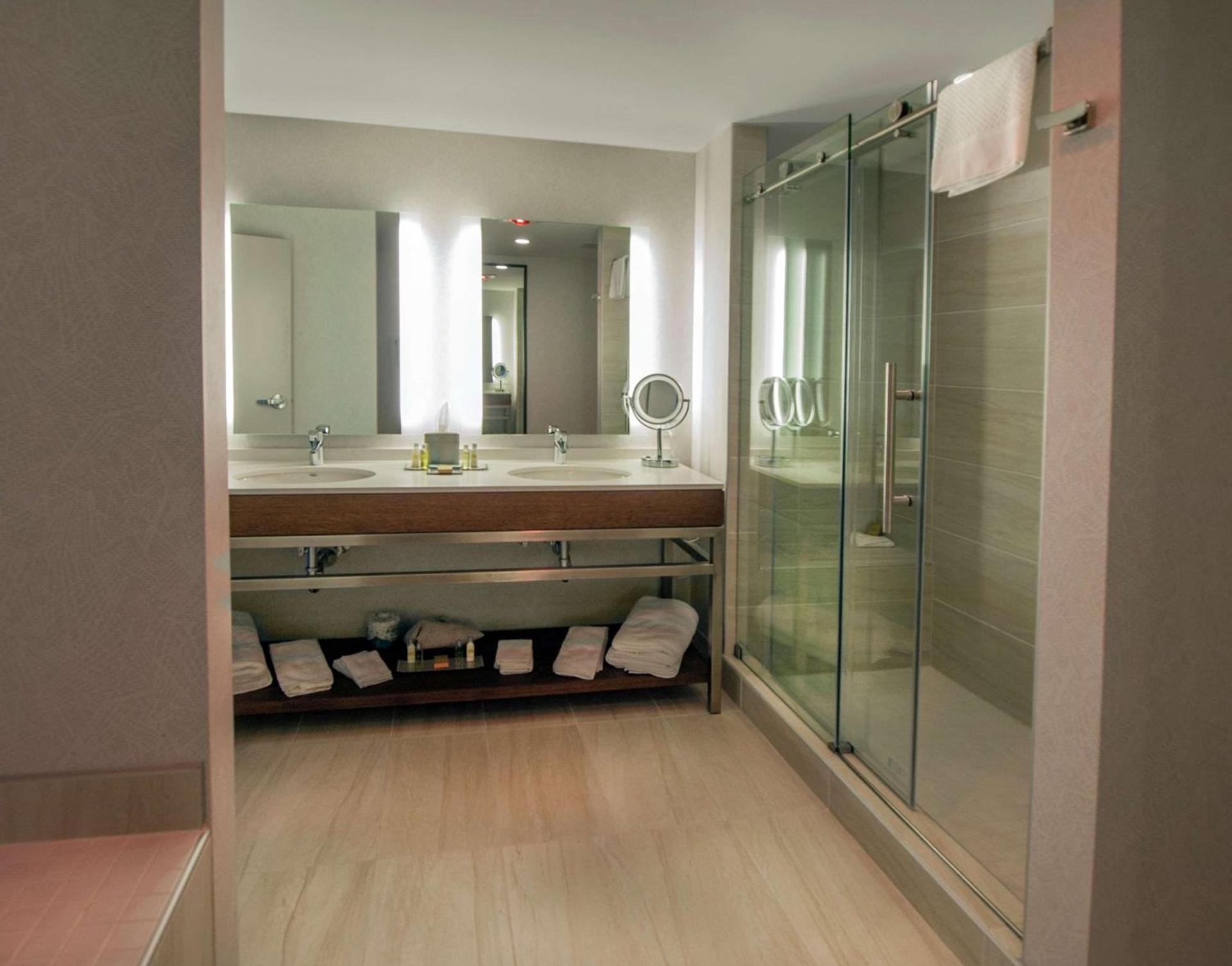 DoubleTree by Hilton Hotel Niagara Falls New York photo 27