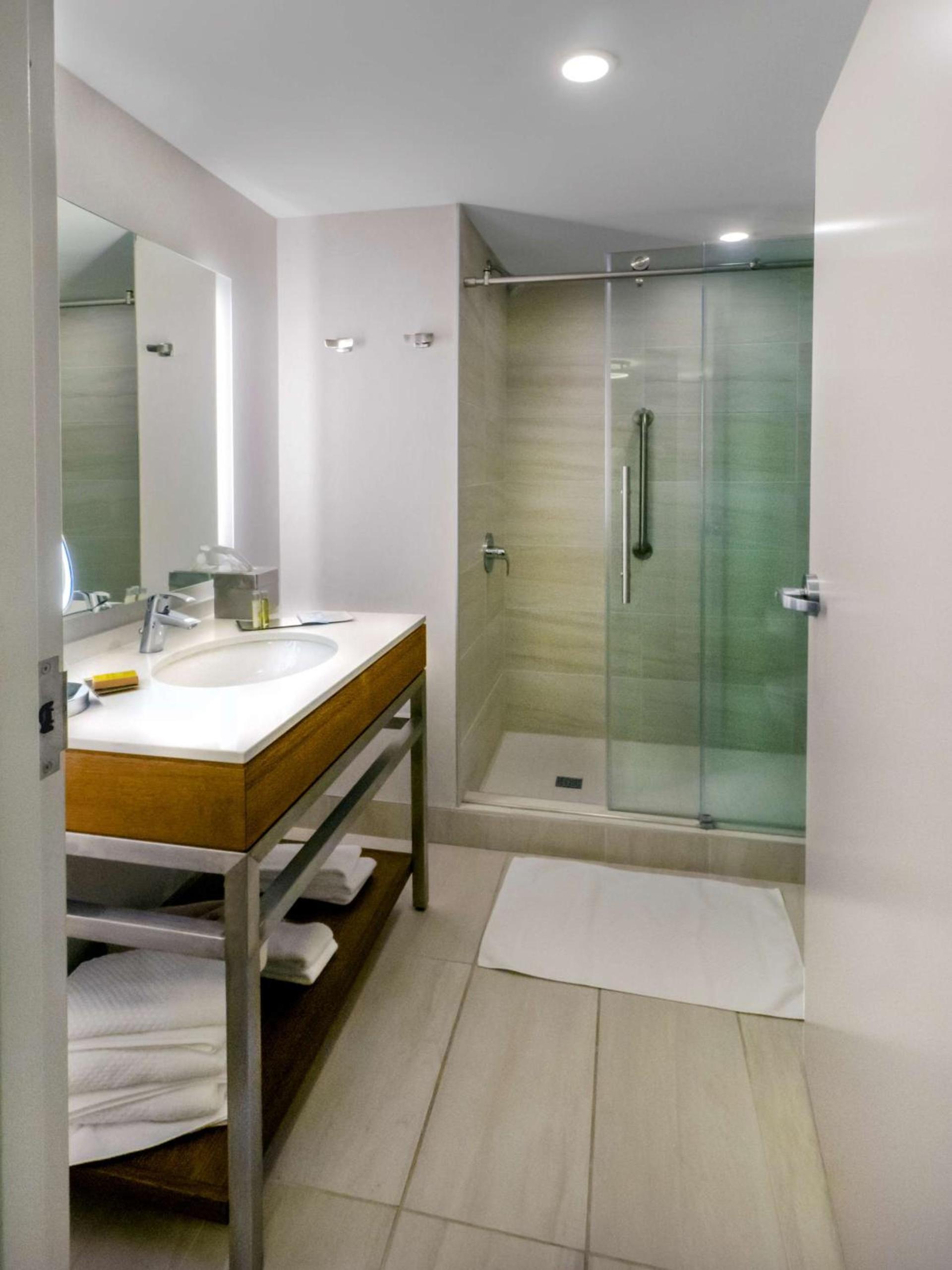 DoubleTree by Hilton Hotel Niagara Falls New York photo 43