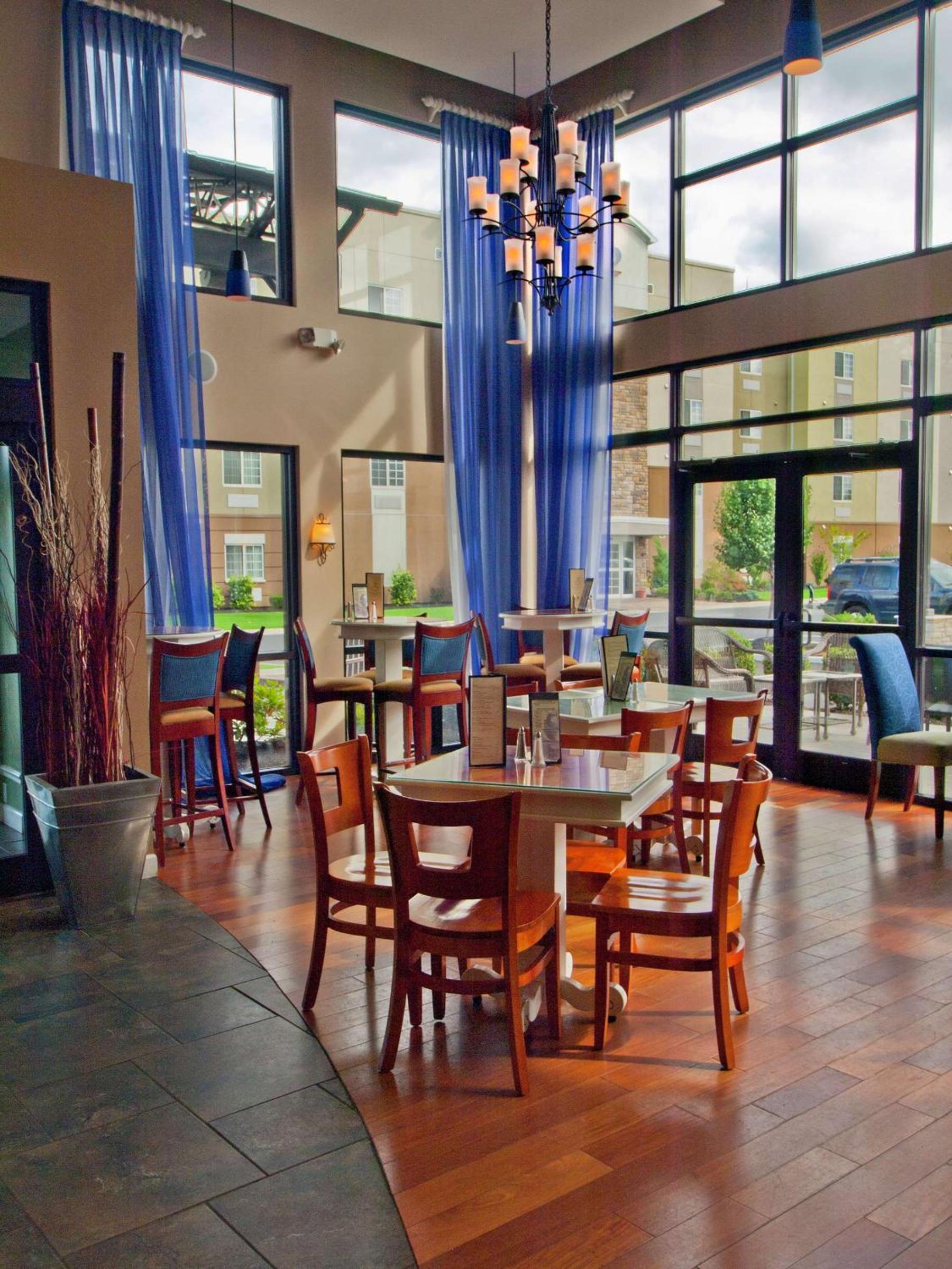 DoubleTree by Hilton Buffalo-Amherst photo 7
