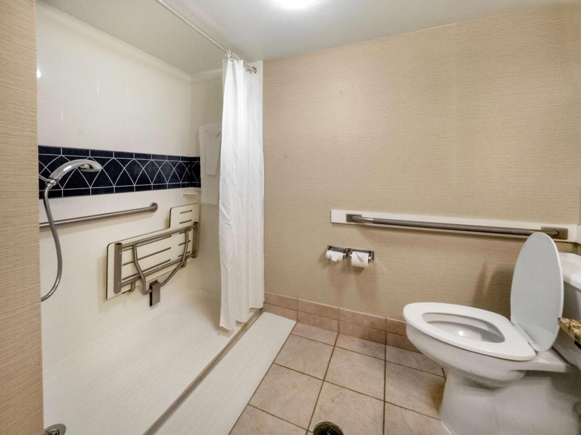 DoubleTree by Hilton Buffalo-Amherst photo 11