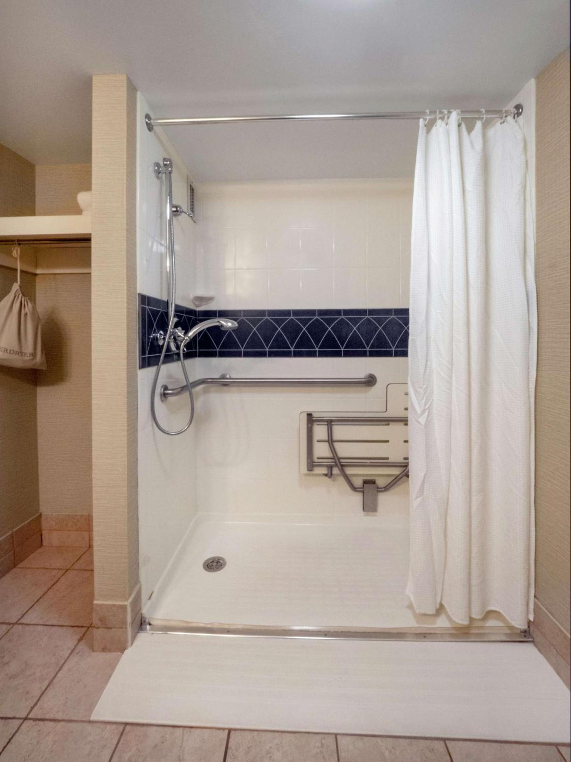 DoubleTree by Hilton Buffalo-Amherst photo 14