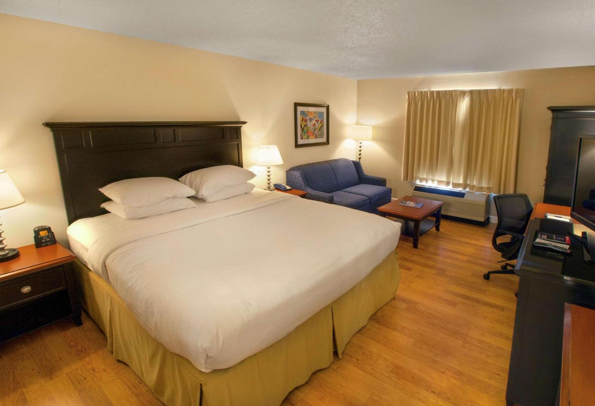 DoubleTree by Hilton Buffalo-Amherst photo 17