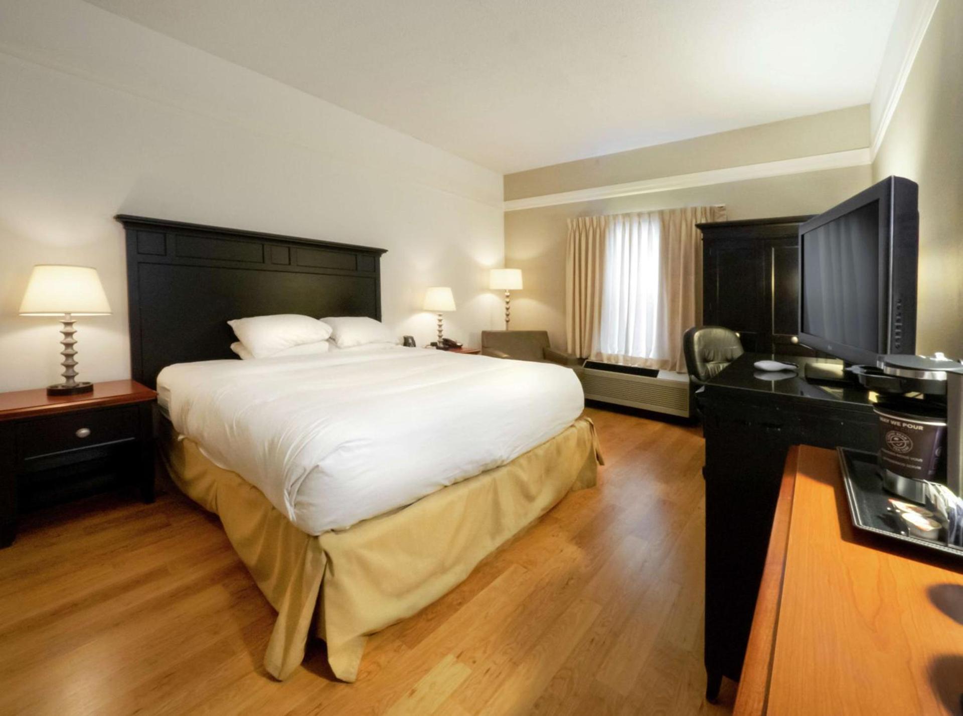 DoubleTree by Hilton Buffalo-Amherst photo 37