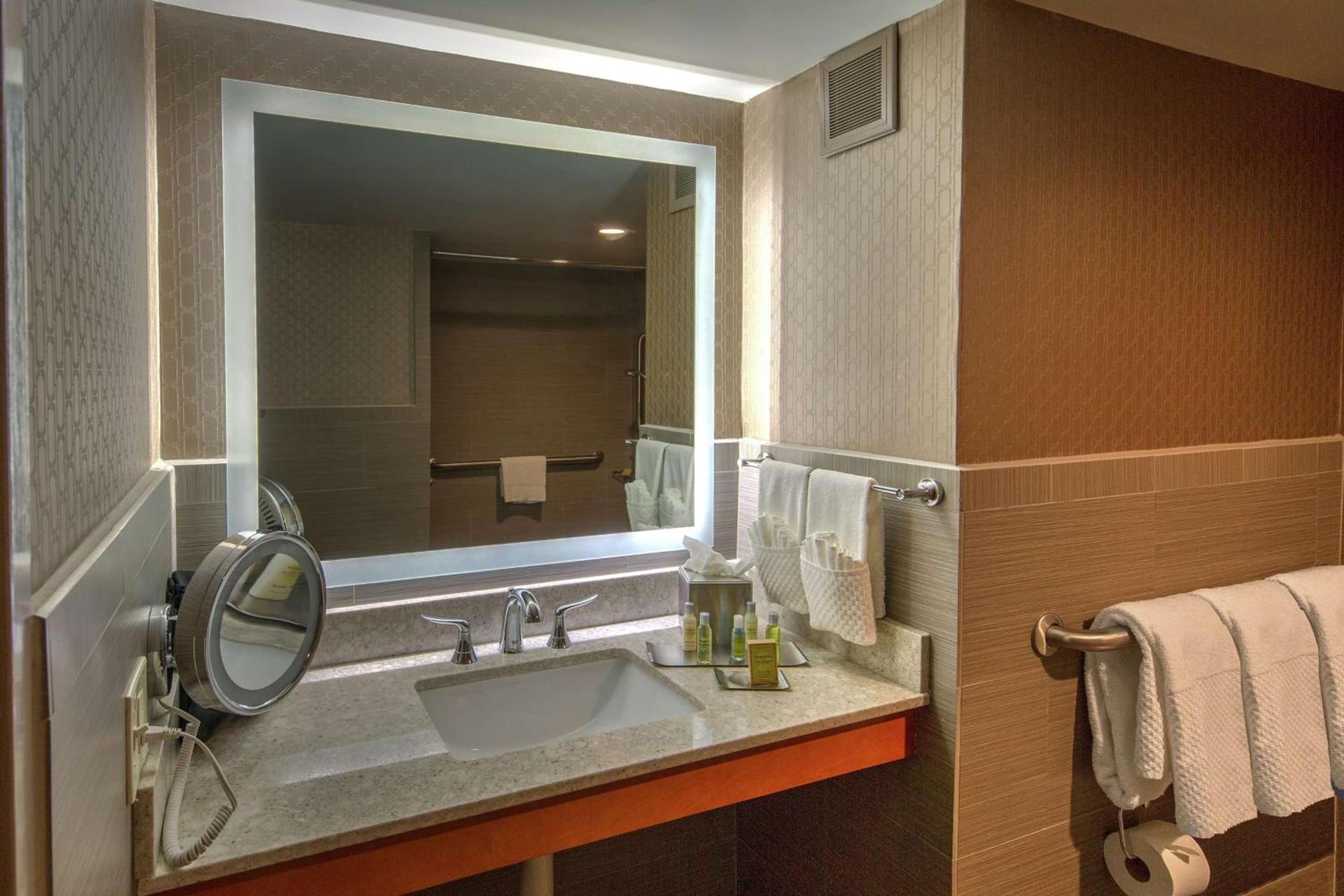 DoubleTree by Hilton Memphis photo 27