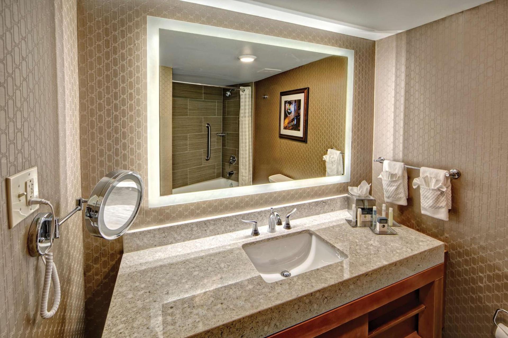 DoubleTree by Hilton Memphis photo 28