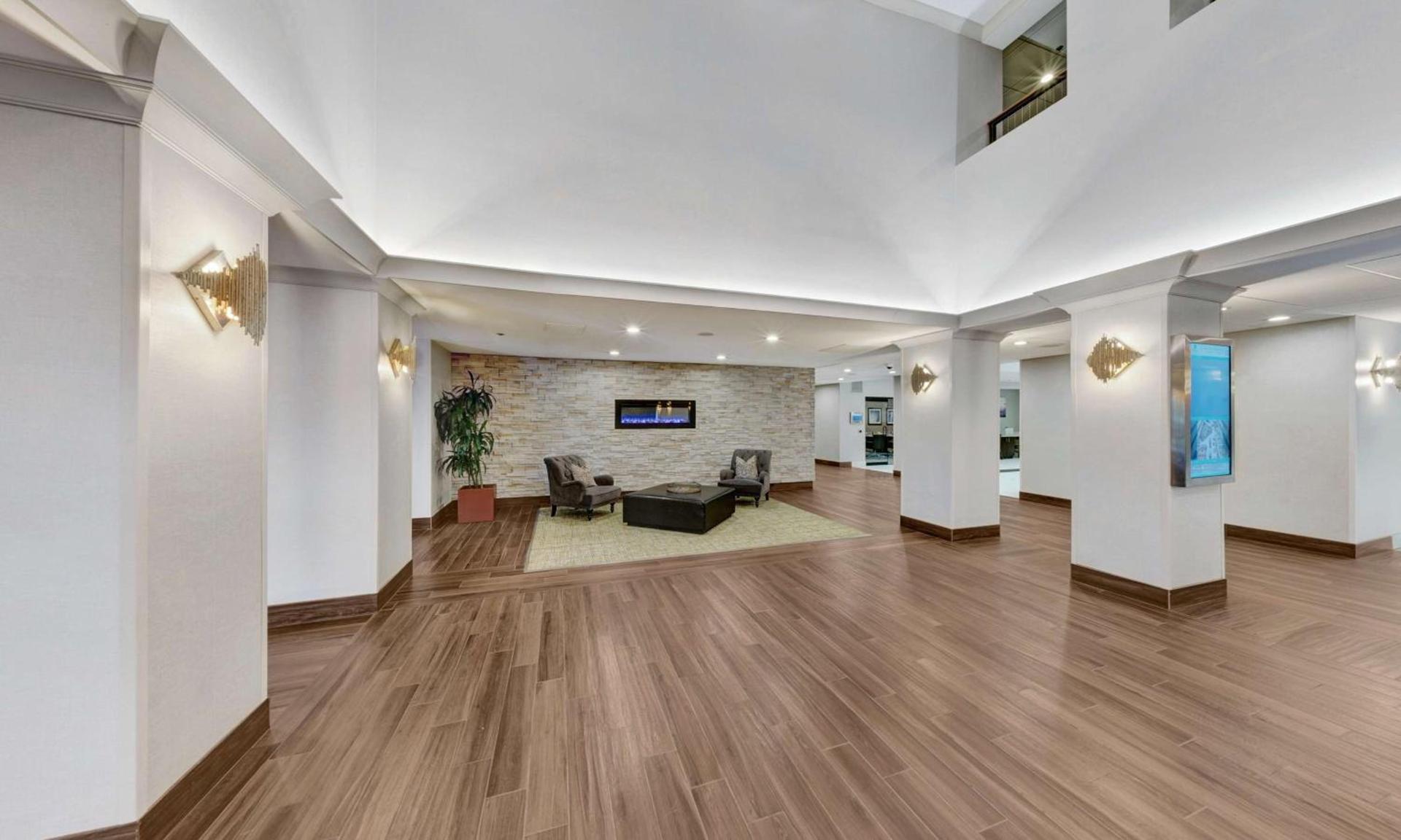 Embassy Suites by Hilton Milwaukee Brookfield photo 8