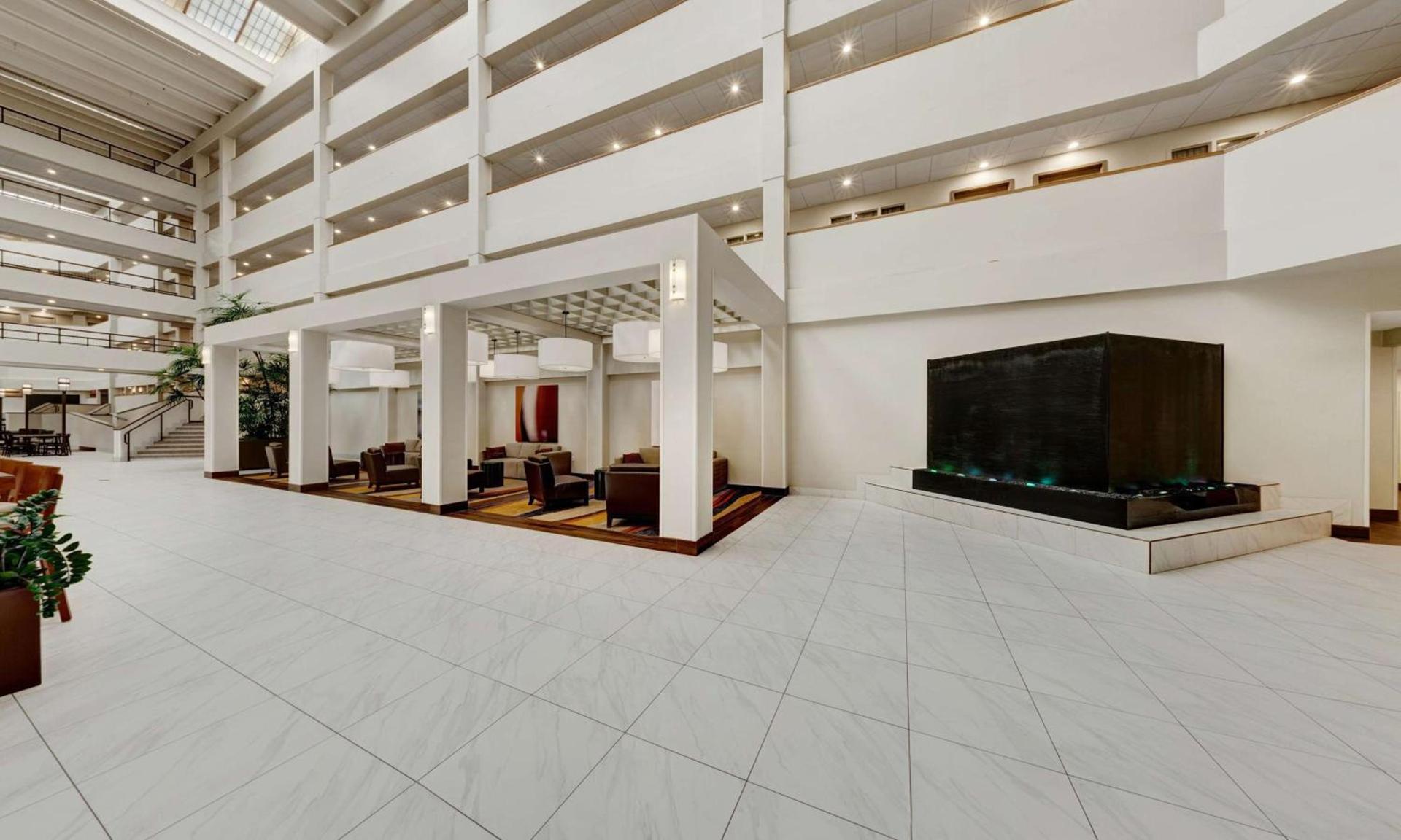 Embassy Suites by Hilton Milwaukee Brookfield photo 11